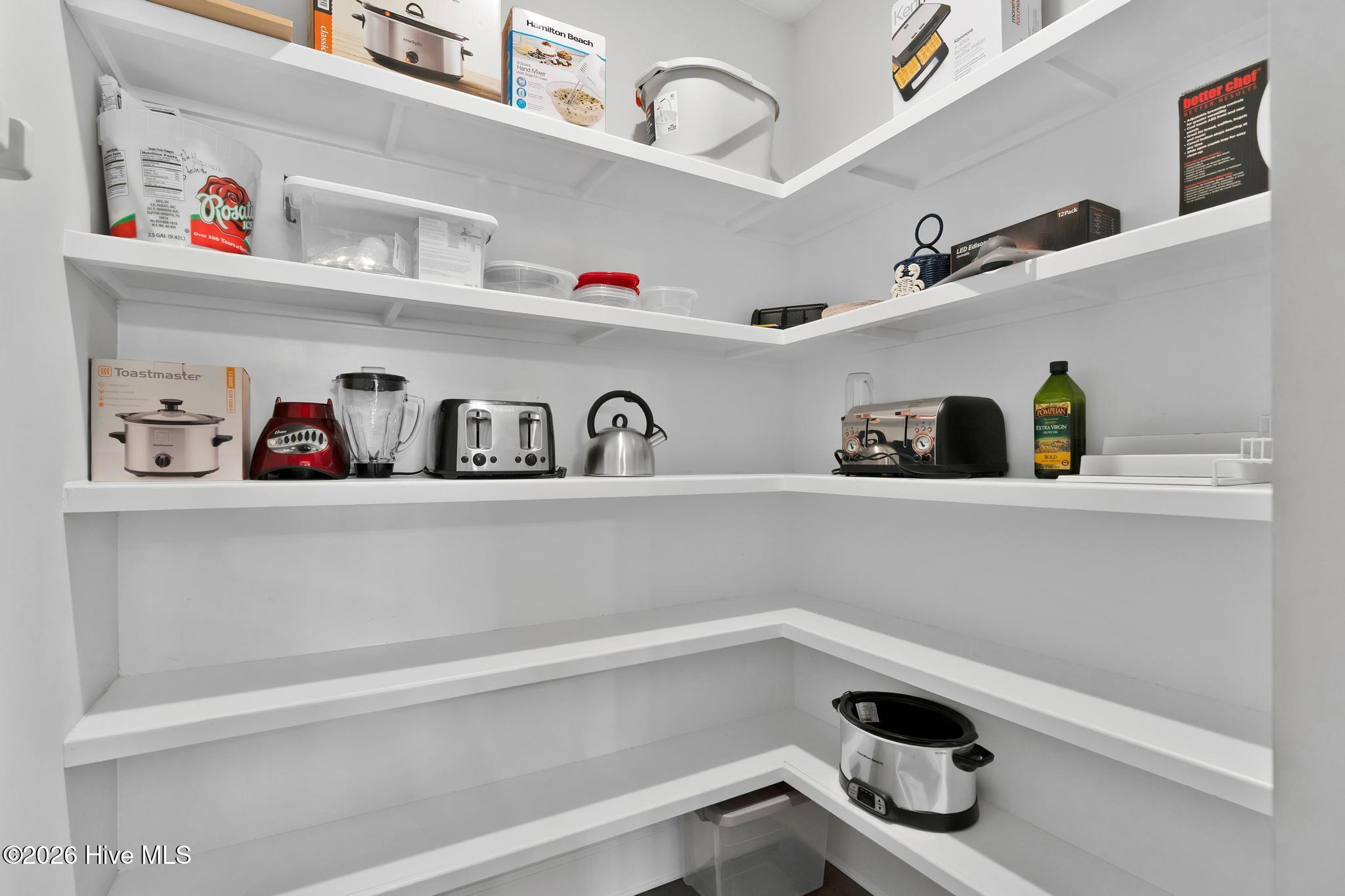 100548607 | Photo 15