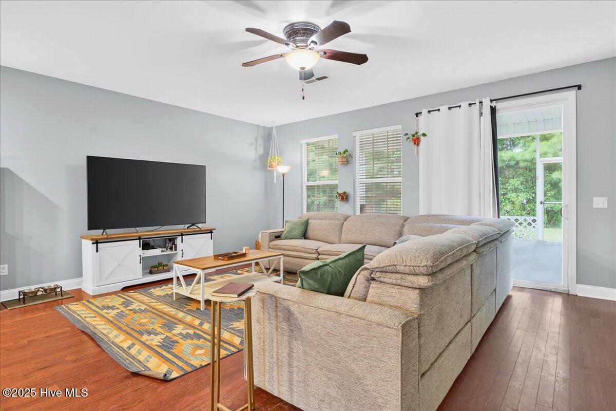 100522769 | Photo 11