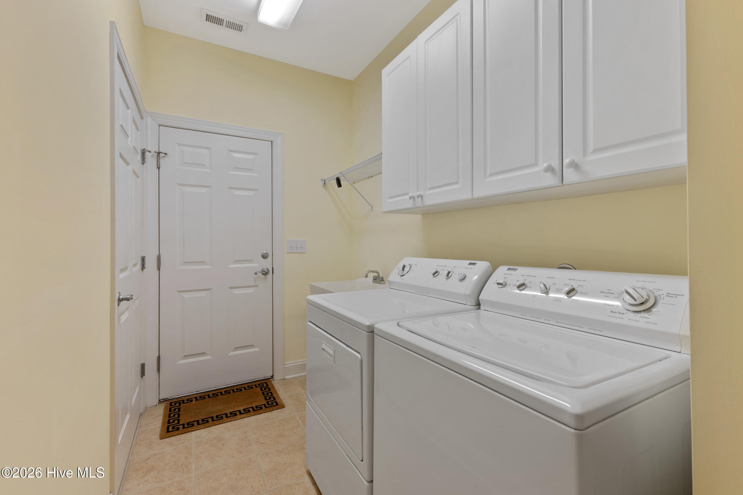 100557149 | Photo 40