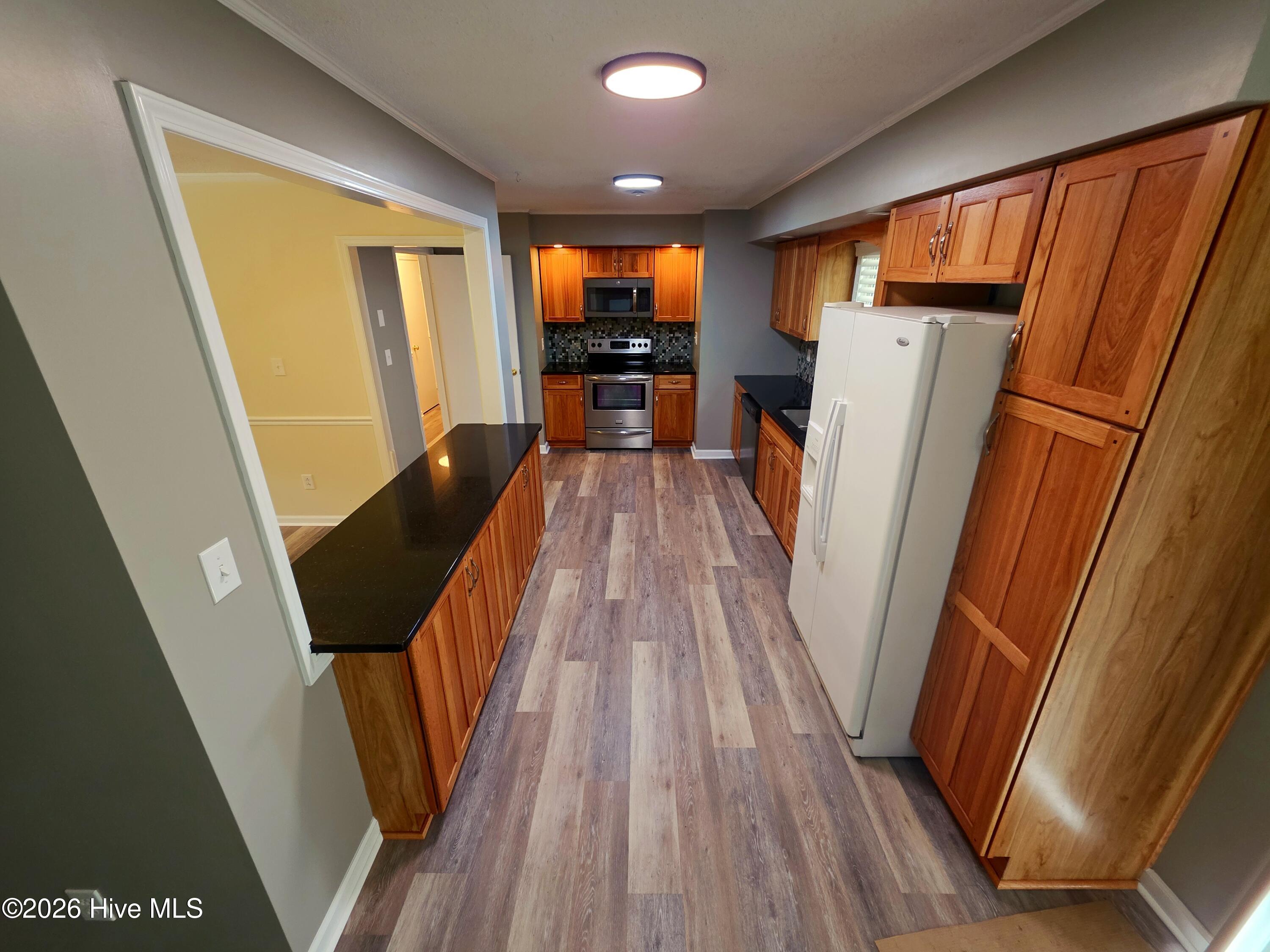 100567105 | Photo 17