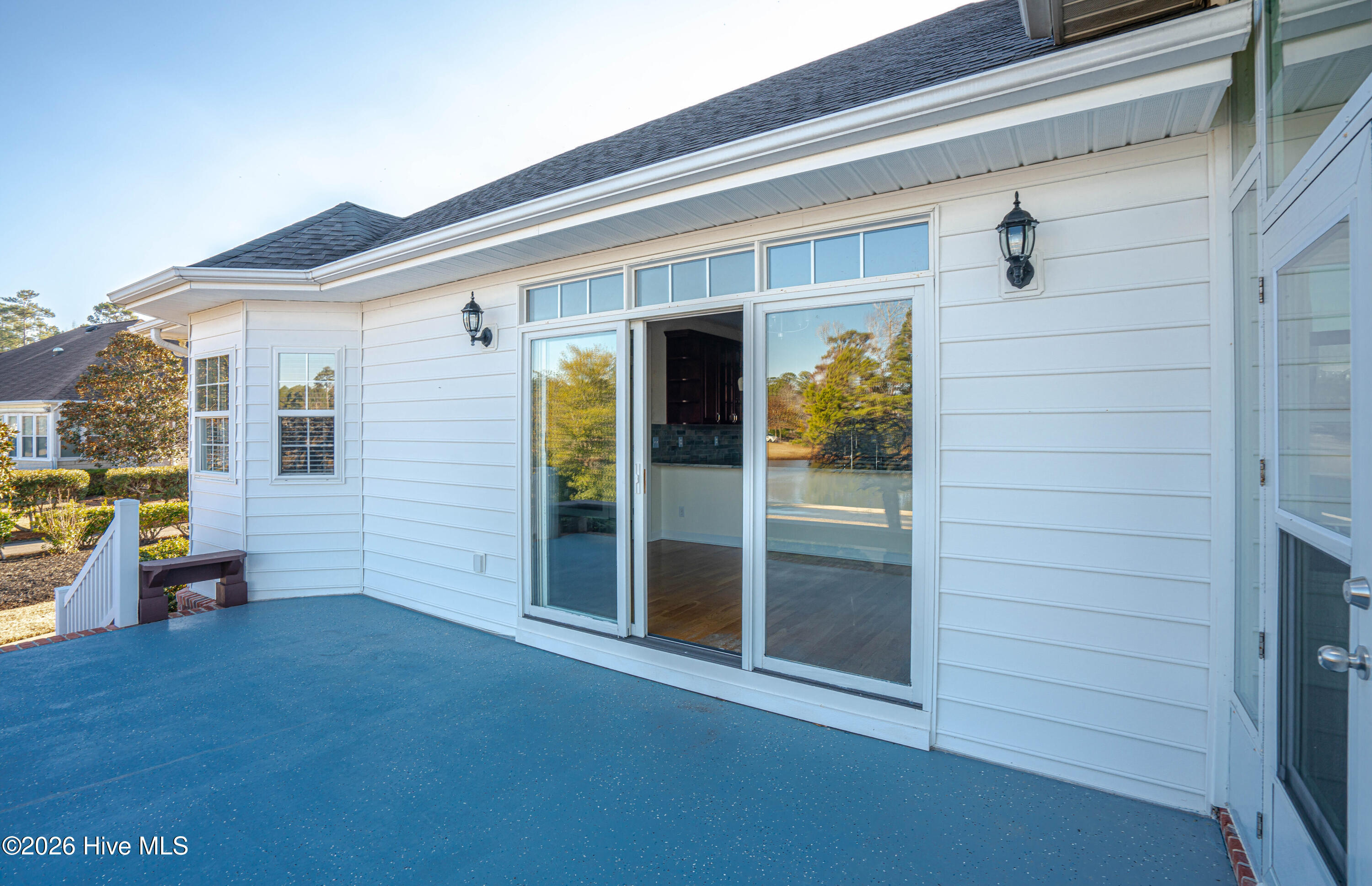 100553430 | Photo 69