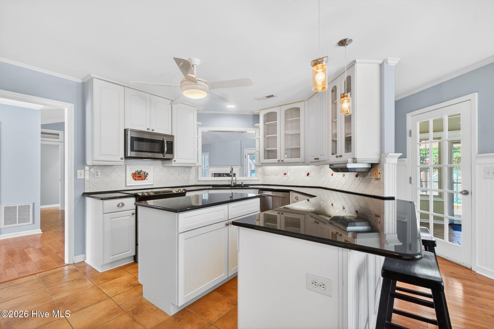 100560013 | Photo 11