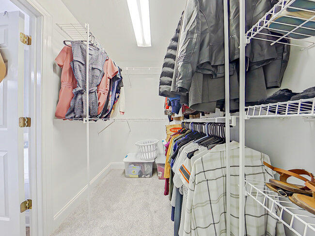 033_8-primary_closet_10