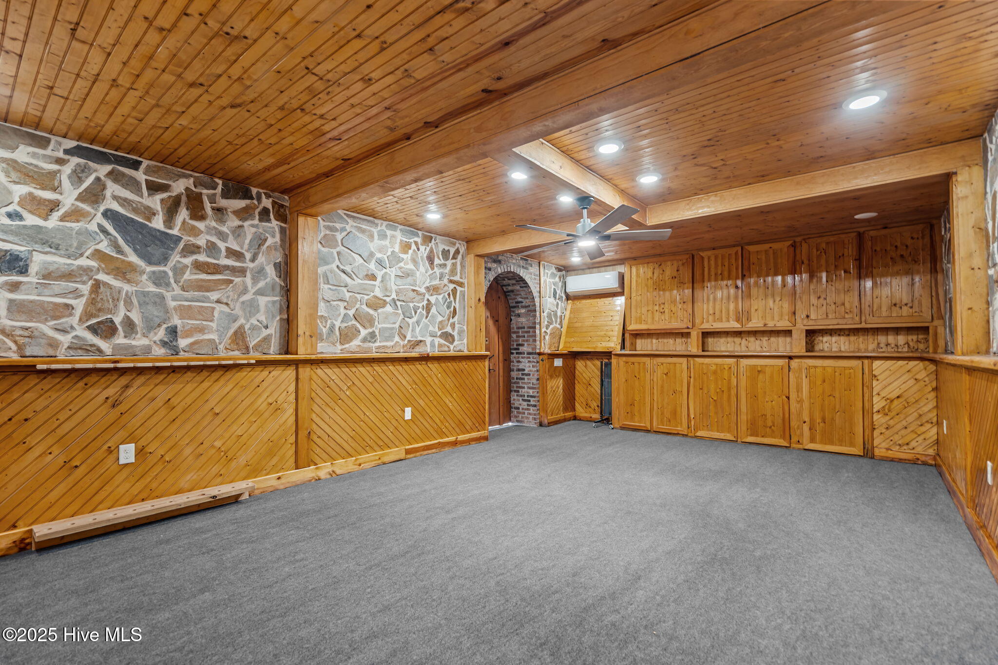 100536455 | Photo 47