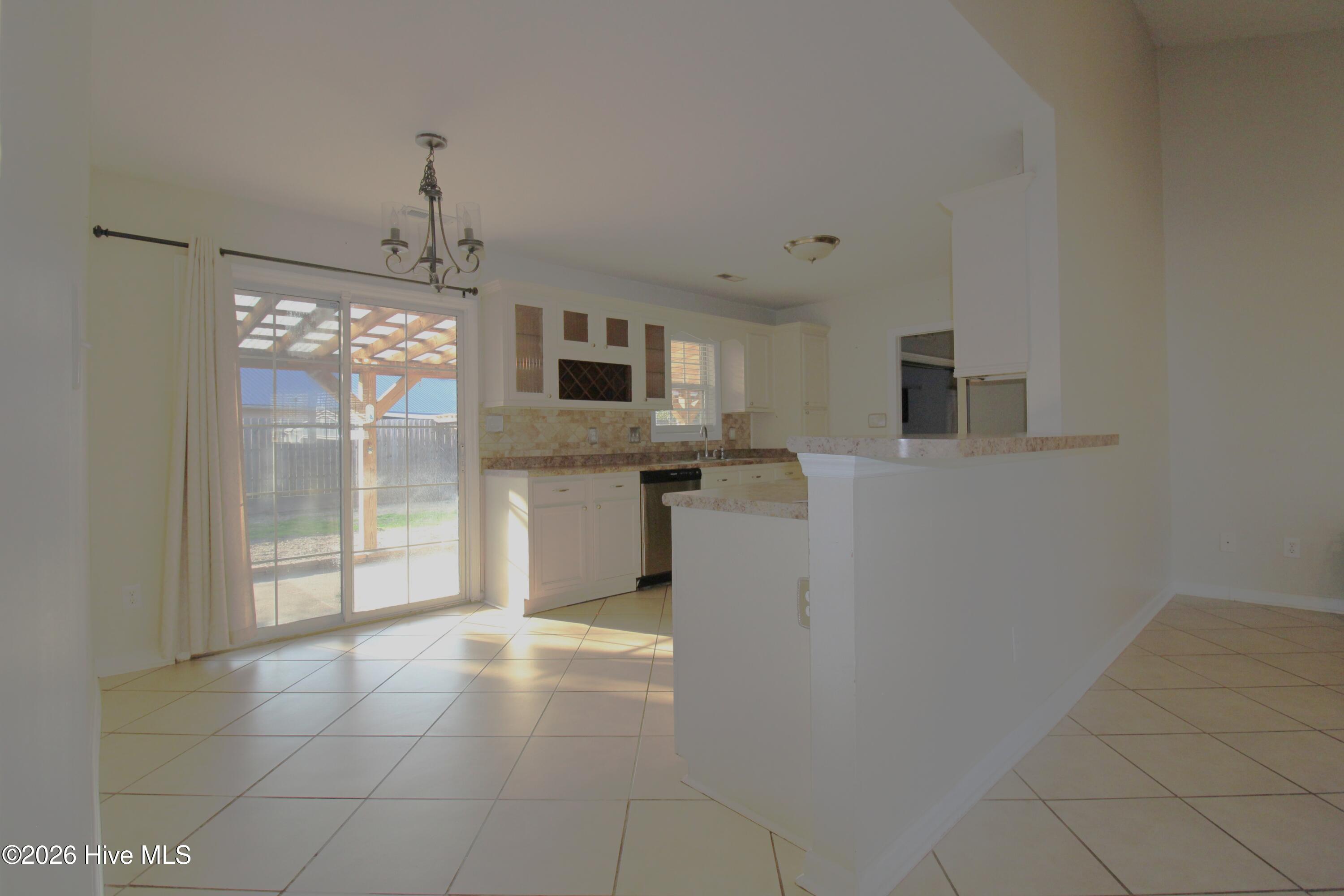 100558935 | Photo 13