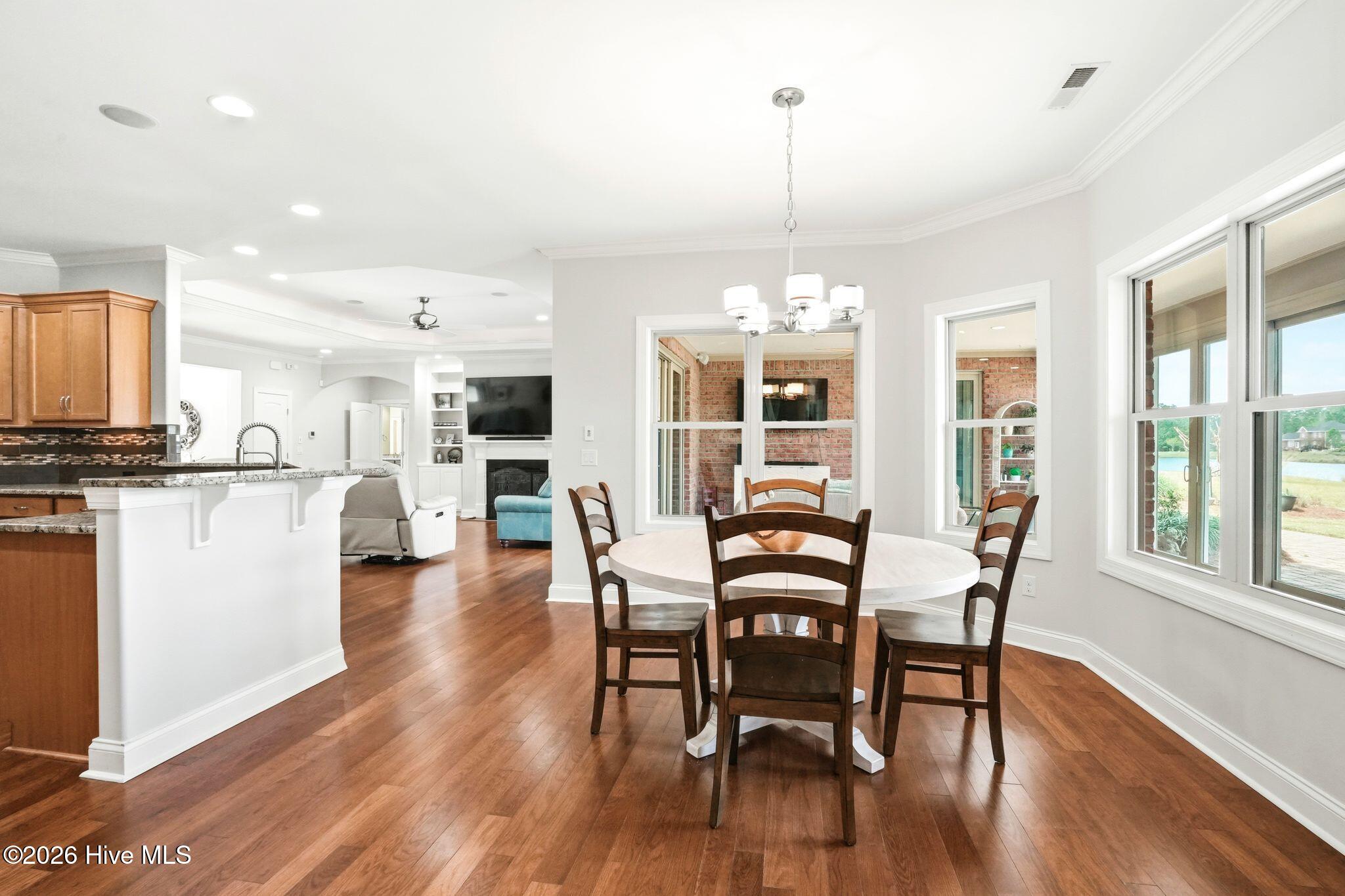 100565235 | Photo 23