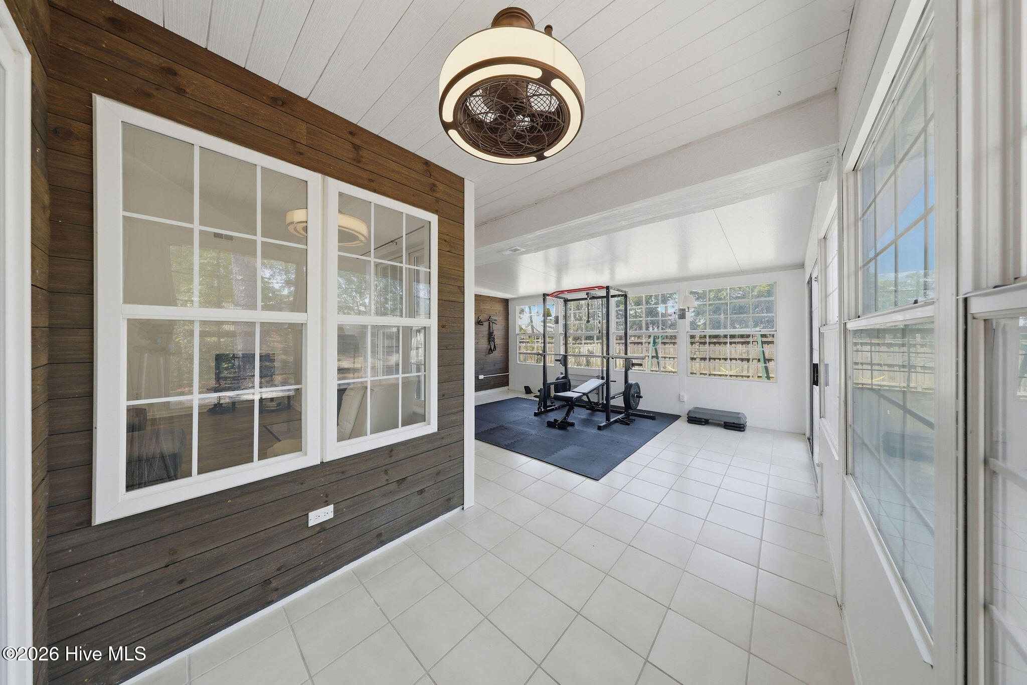 100568972 | Photo 19