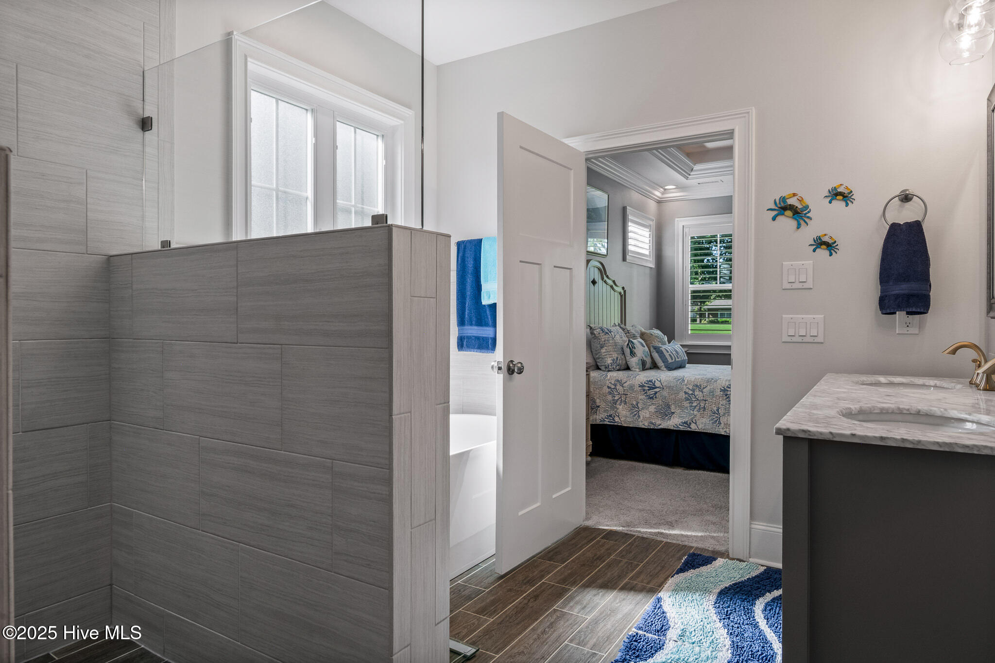 100526725 | Photo 25