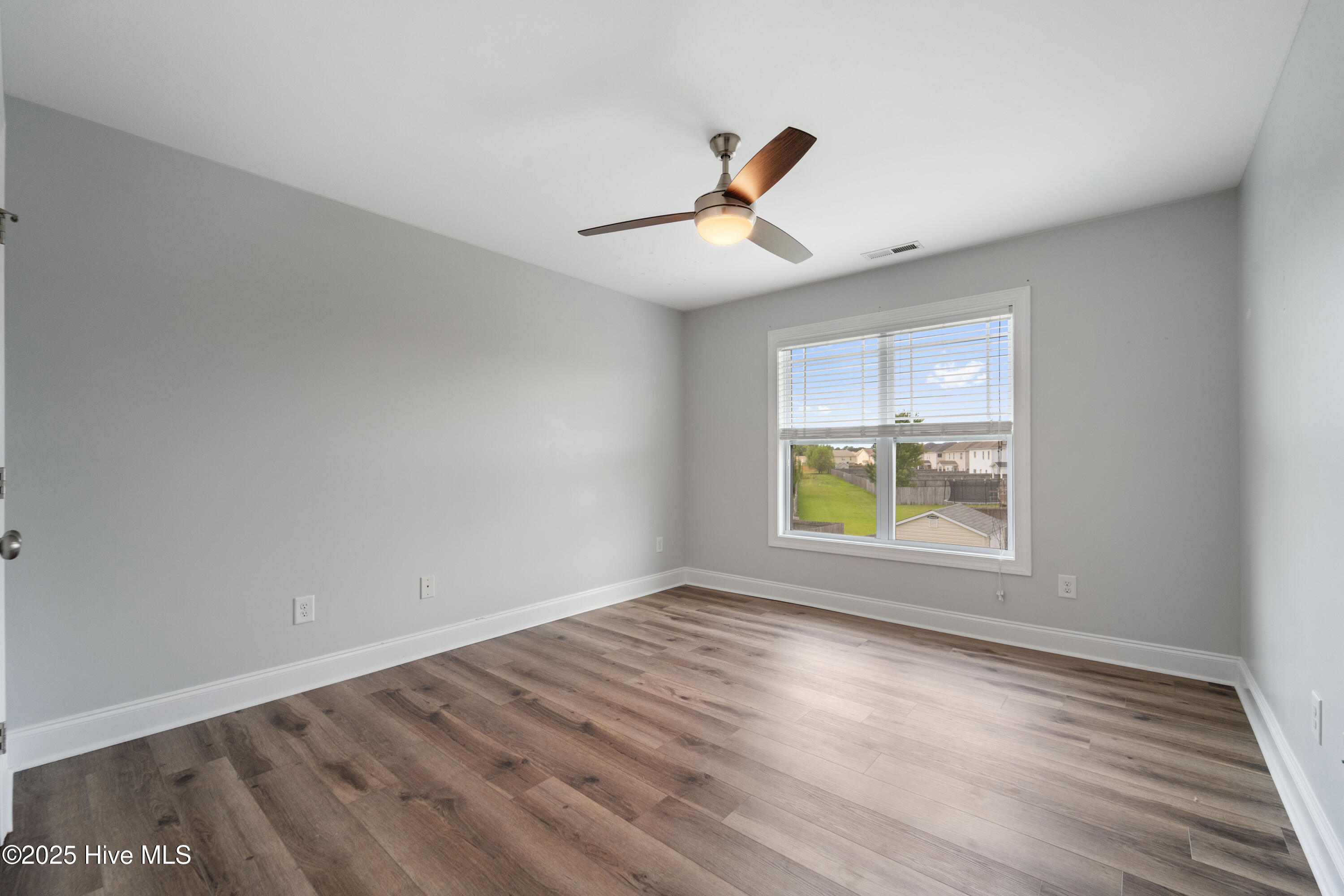 100525842 | Photo 72