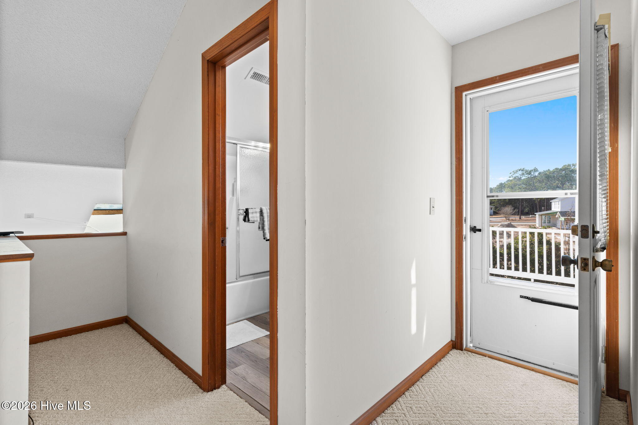 100549085 | Photo 26