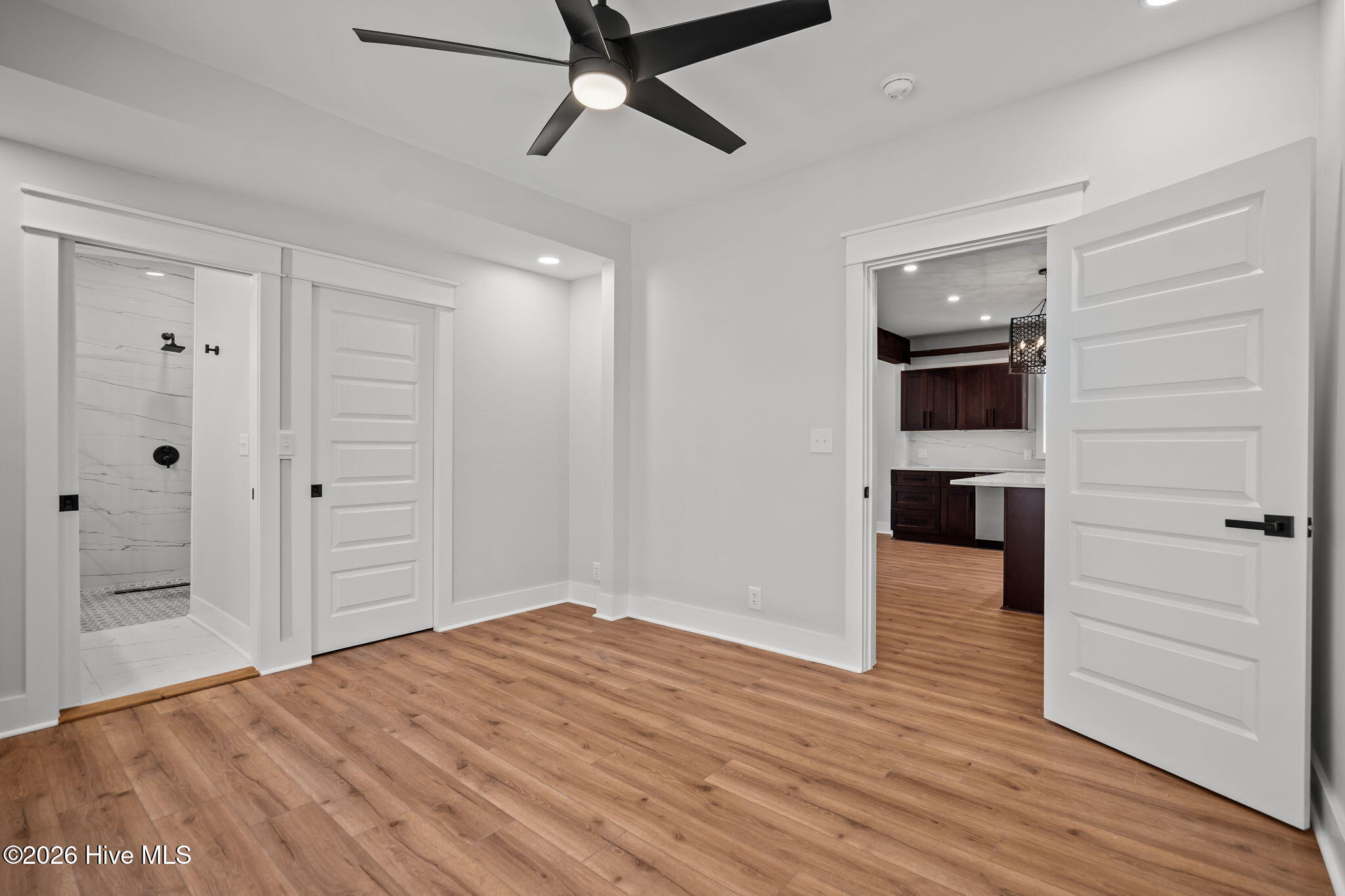 100550651 | Photo 31