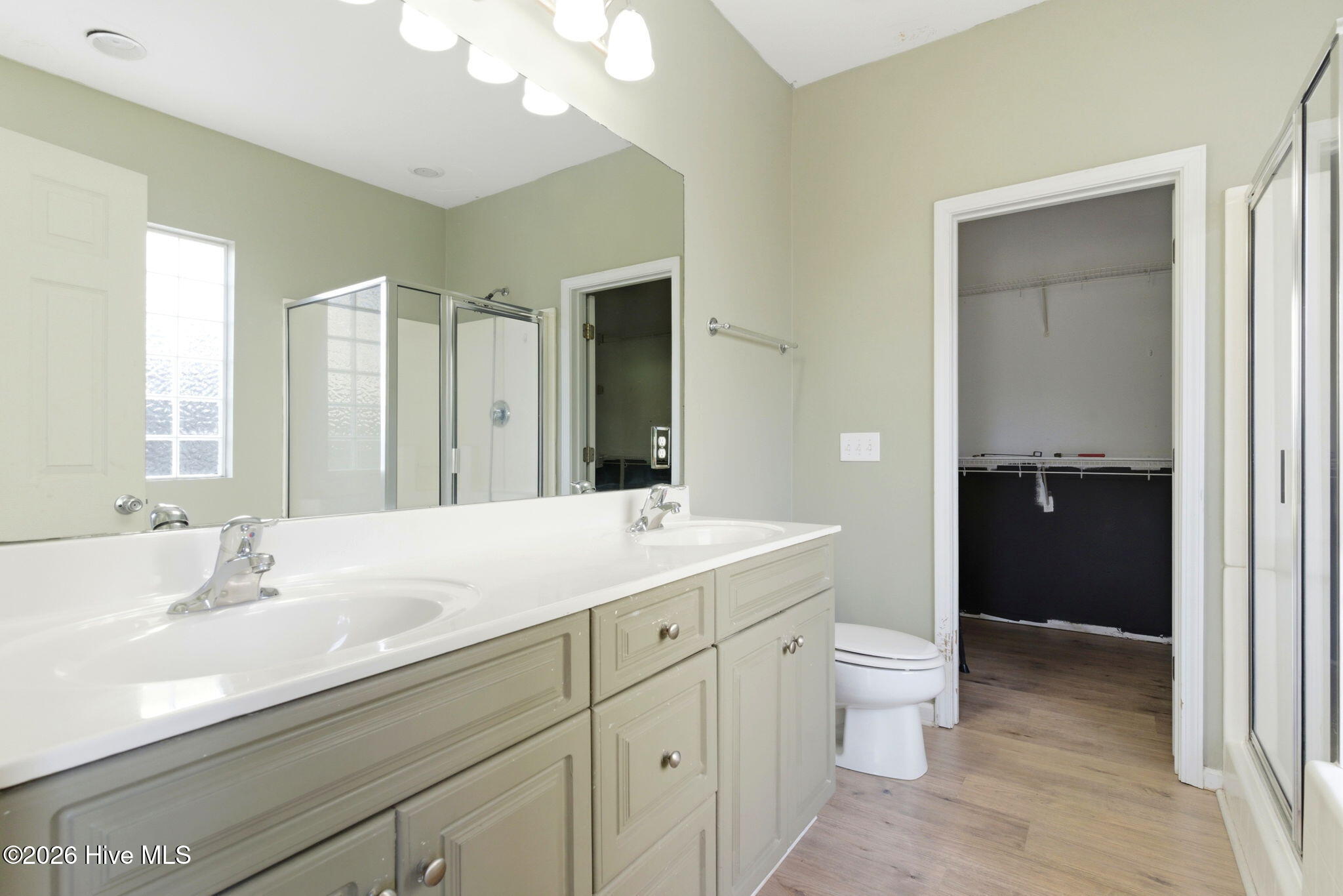 100556646 | Photo 19