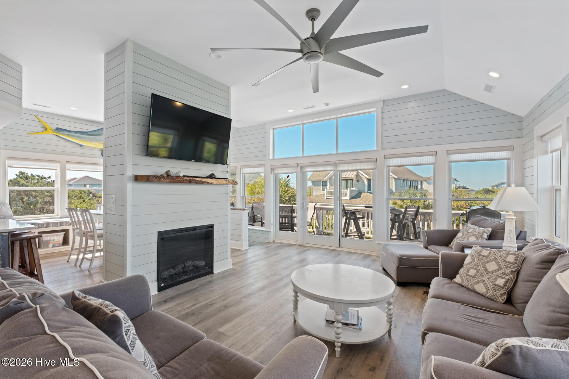 100556120 | Photo 46