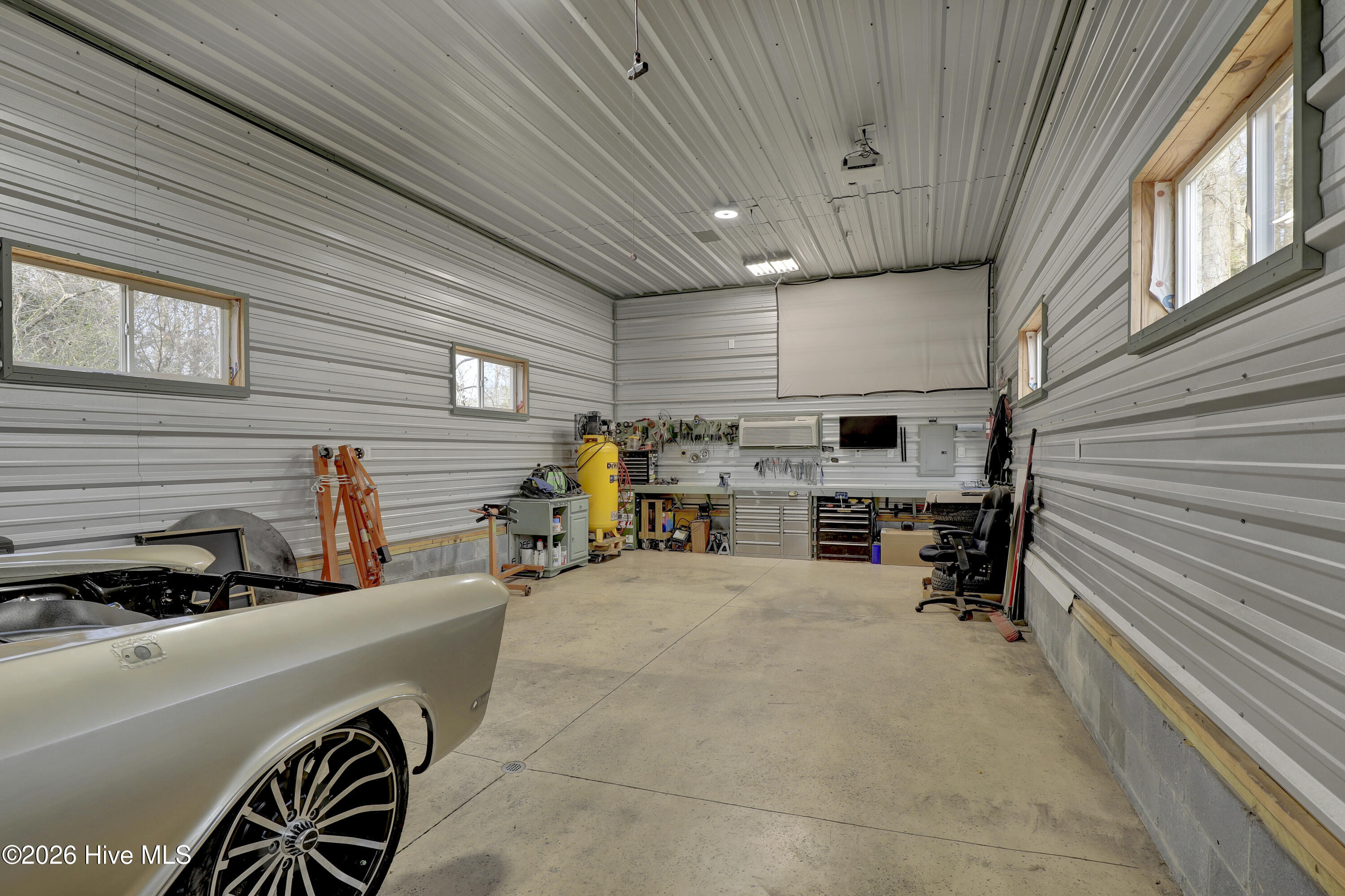 100550563 | Photo 42