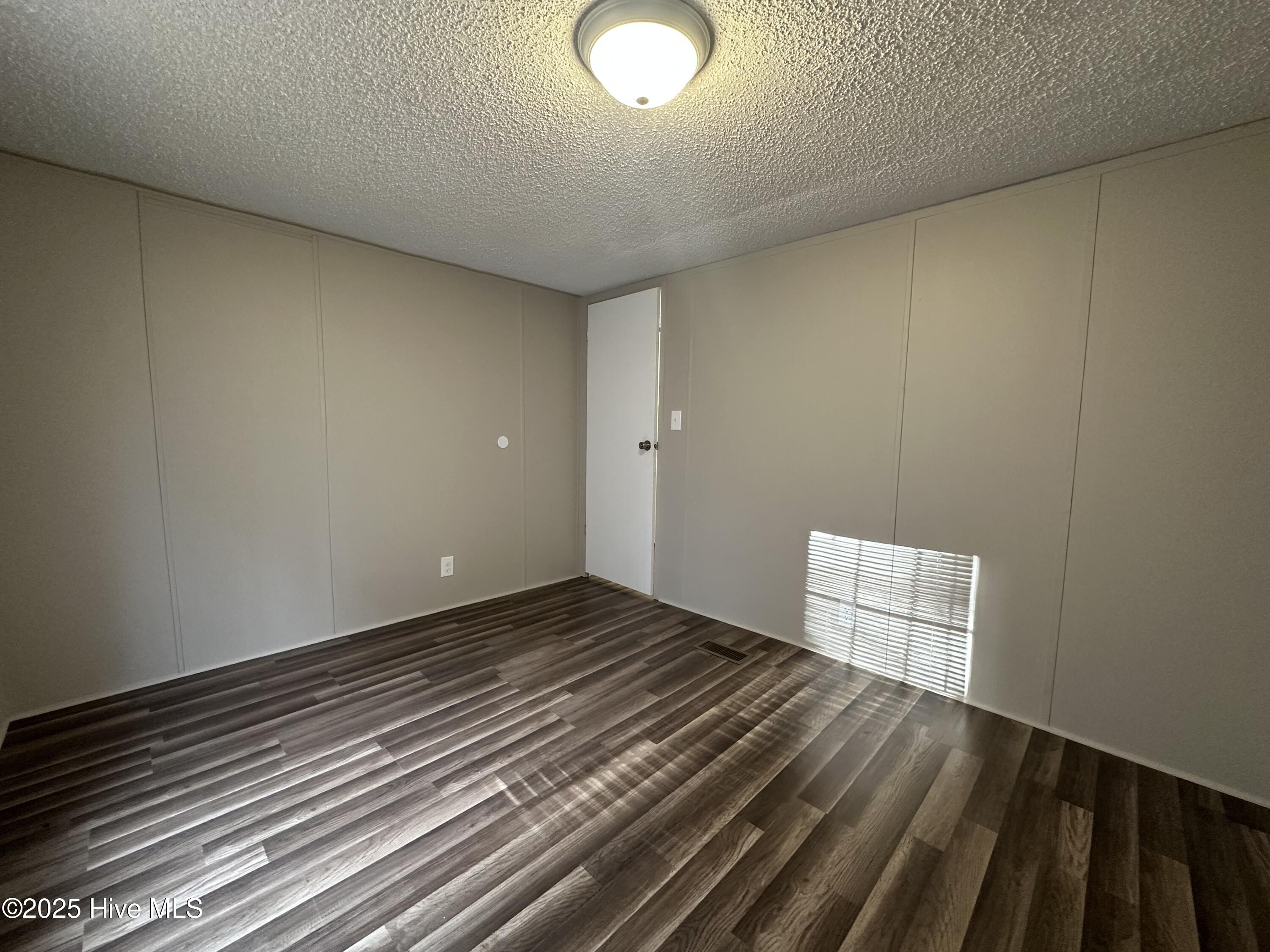 100545851 | Photo 21