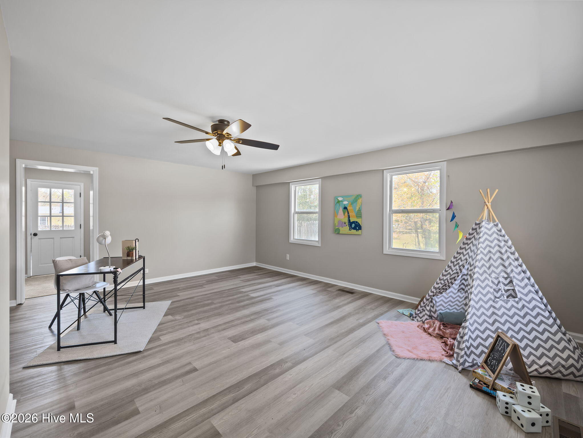 100562789 | Photo 22