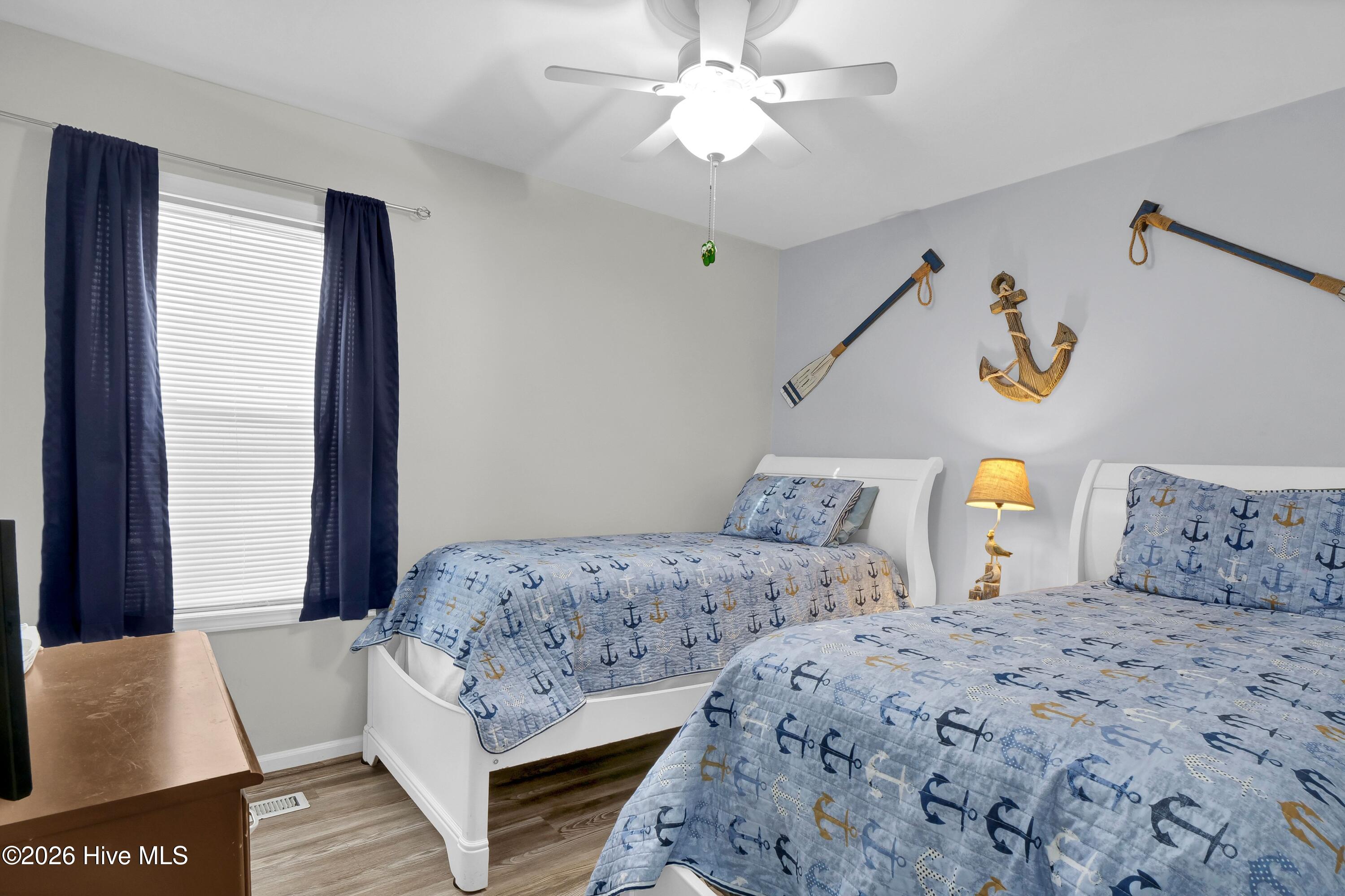 100549670 | Photo 27