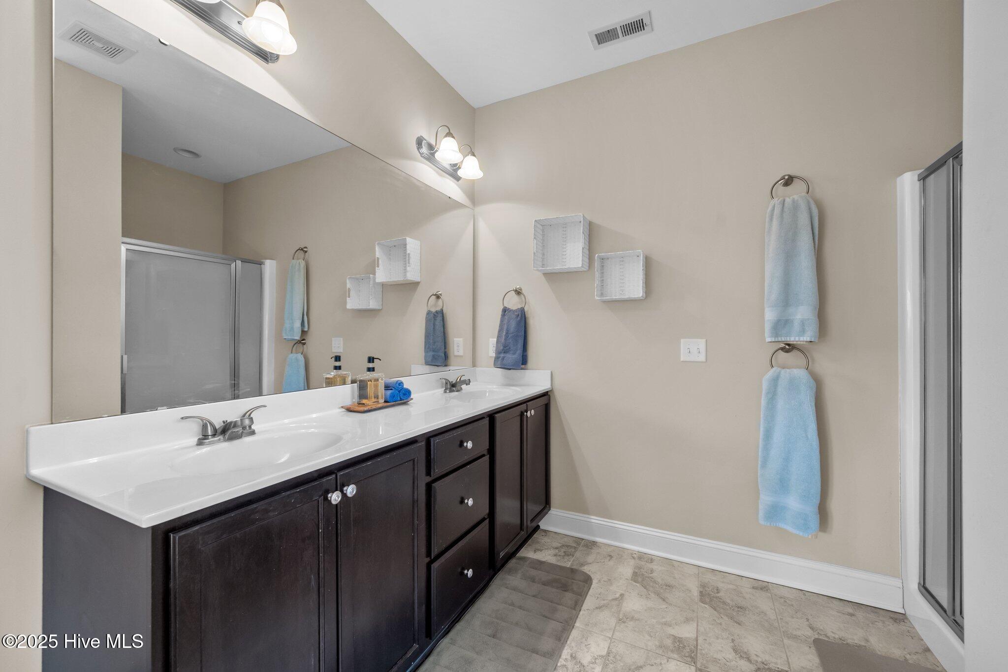 100488790 | Photo 21