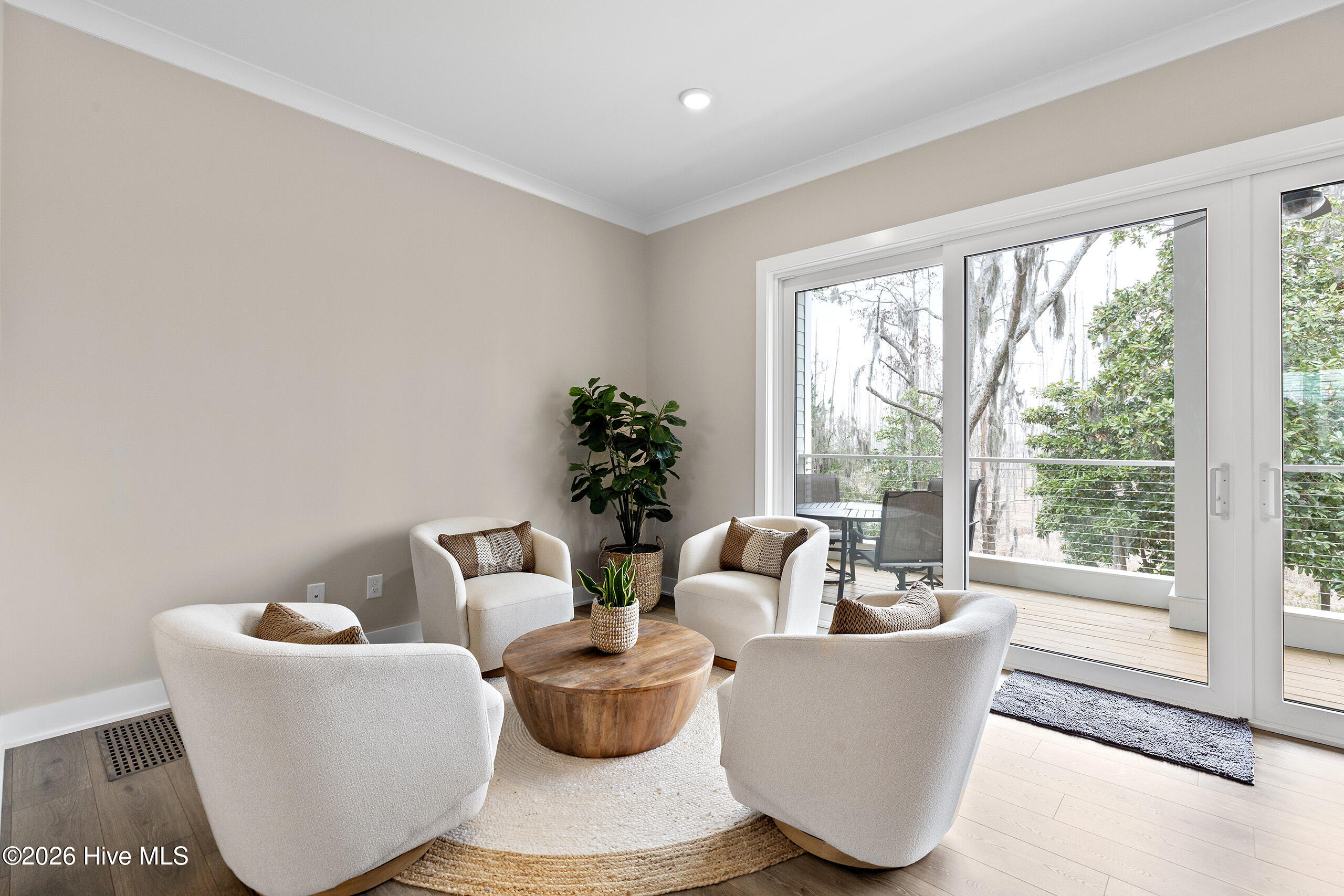 100563450 | Photo 13