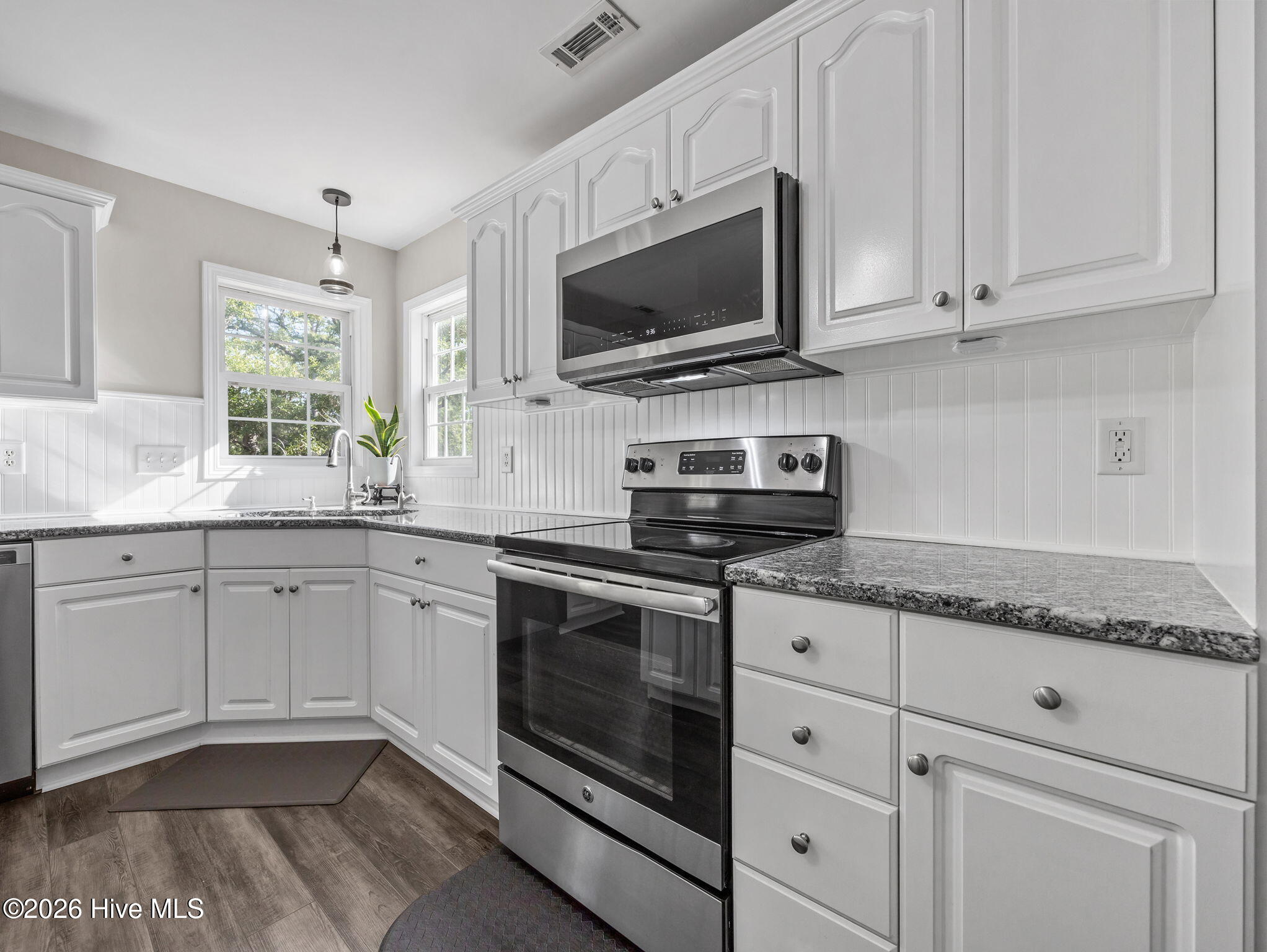 100567456 | Photo 15