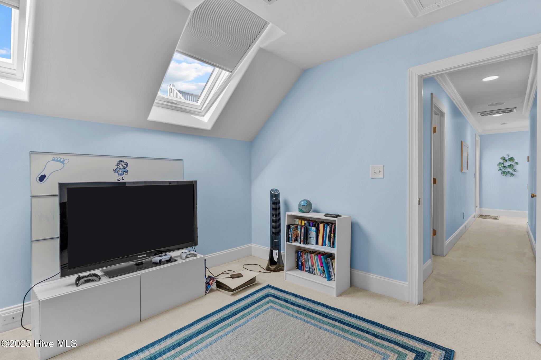 100547030 | Photo 69