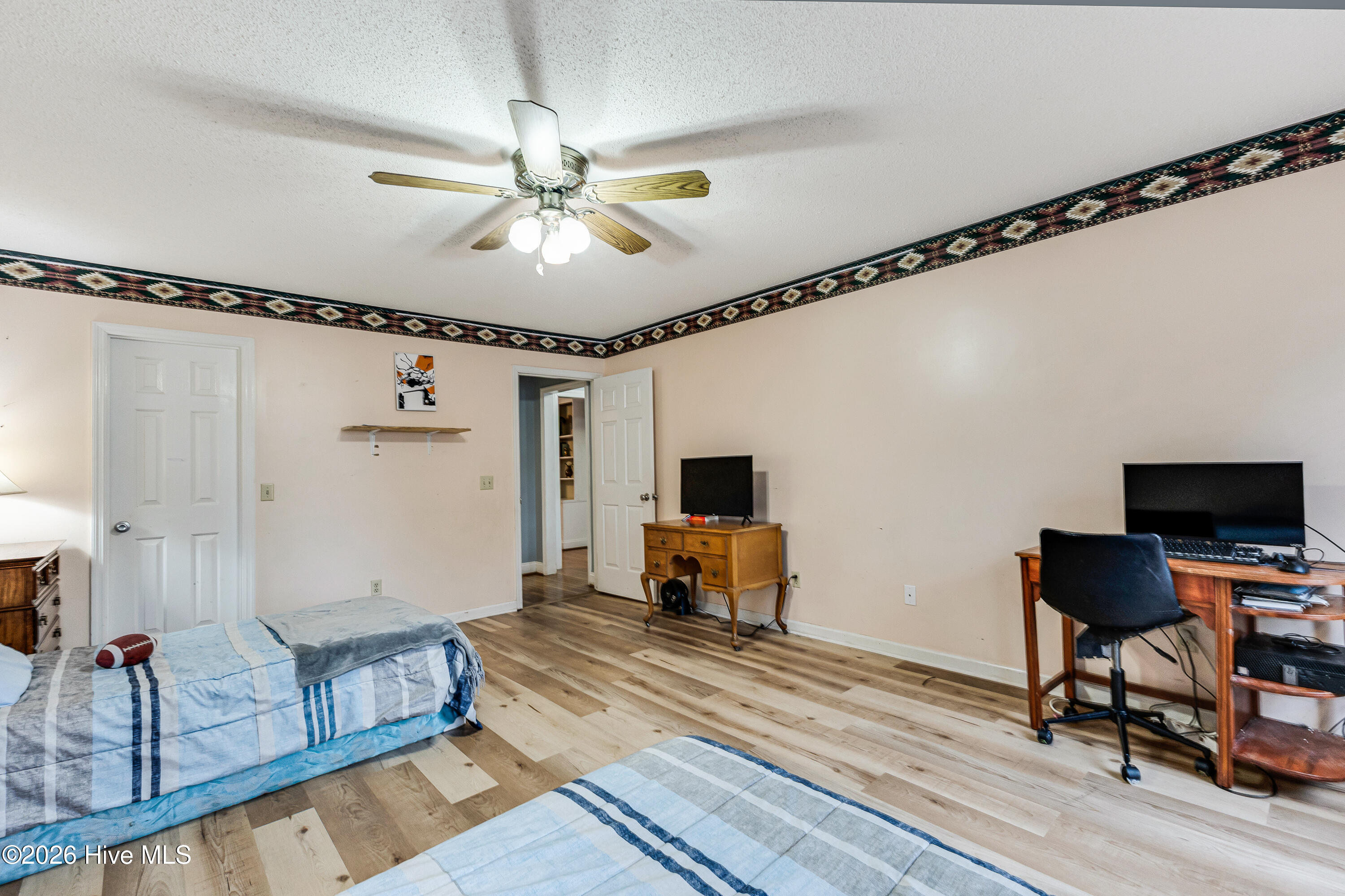 100551120 | Photo 19