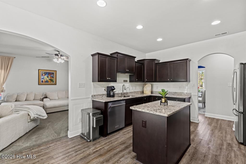 100565608 | Photo 16