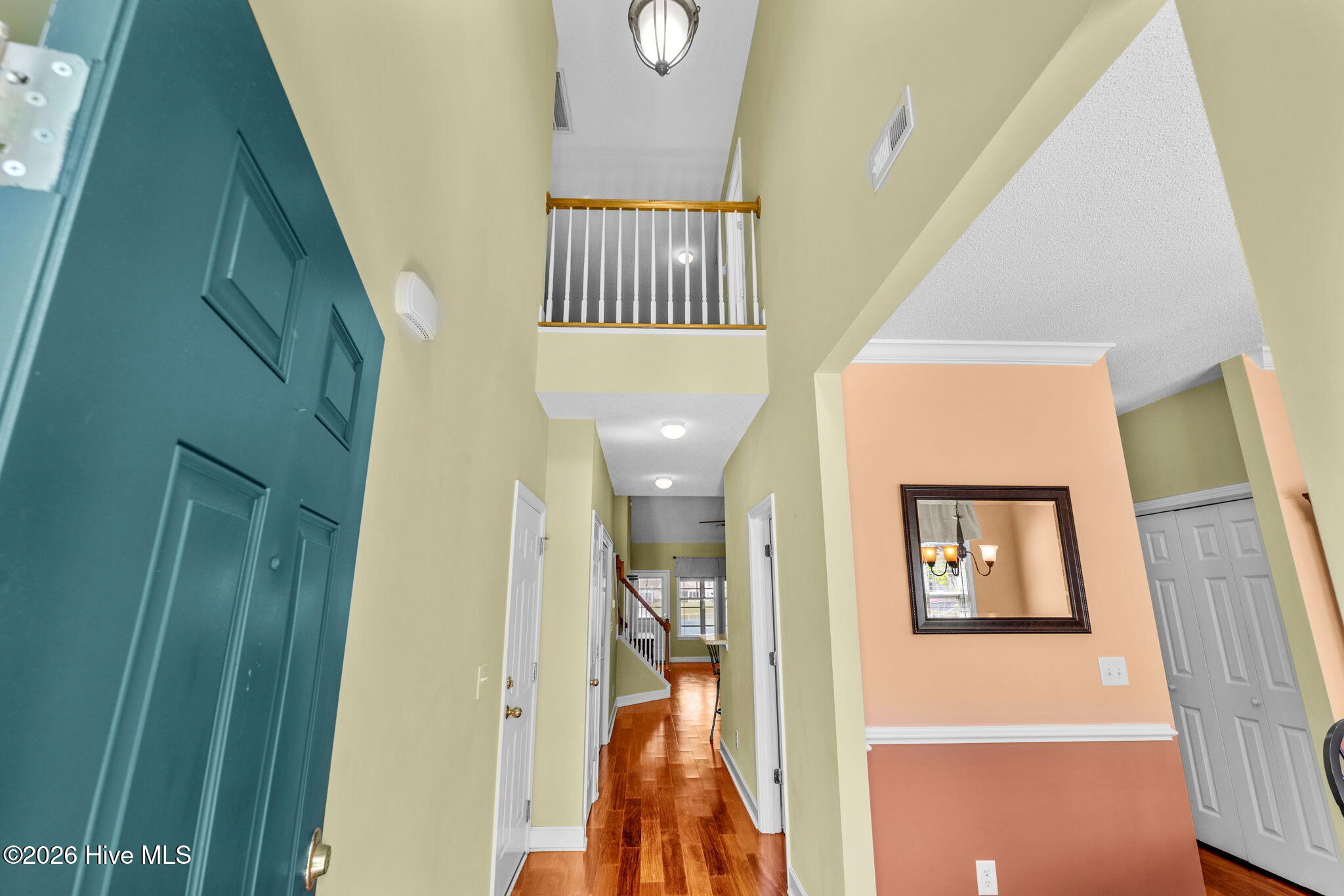 100570340 | Photo 10