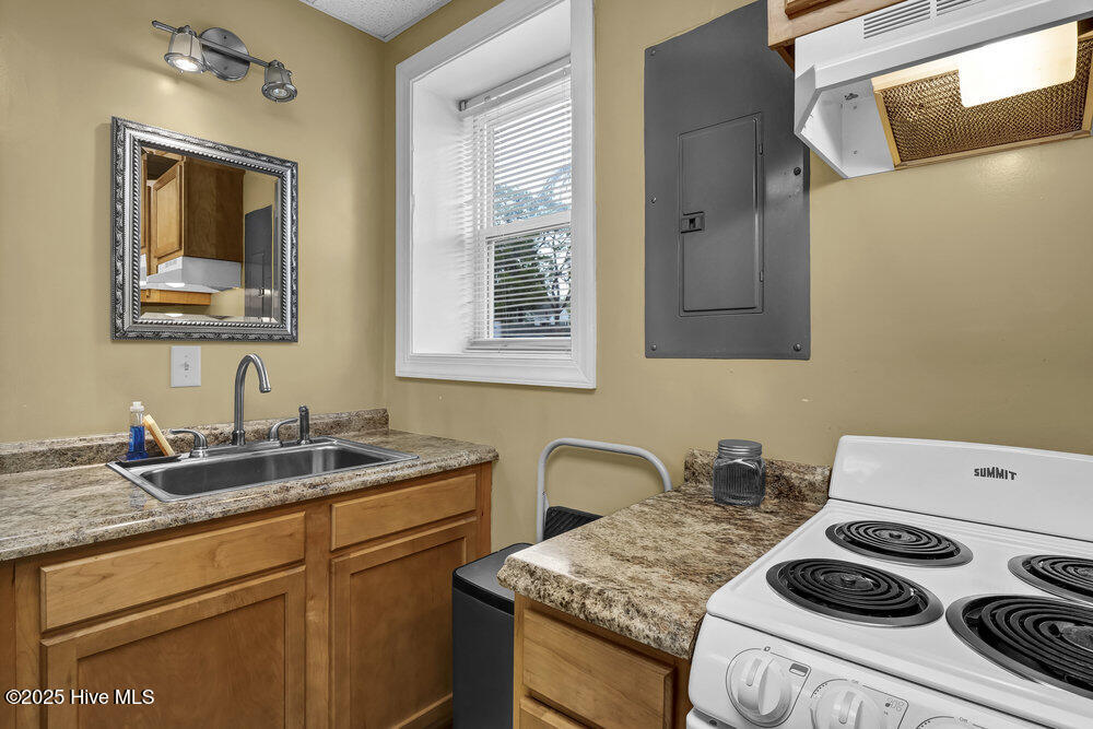 100543464 | Photo 38