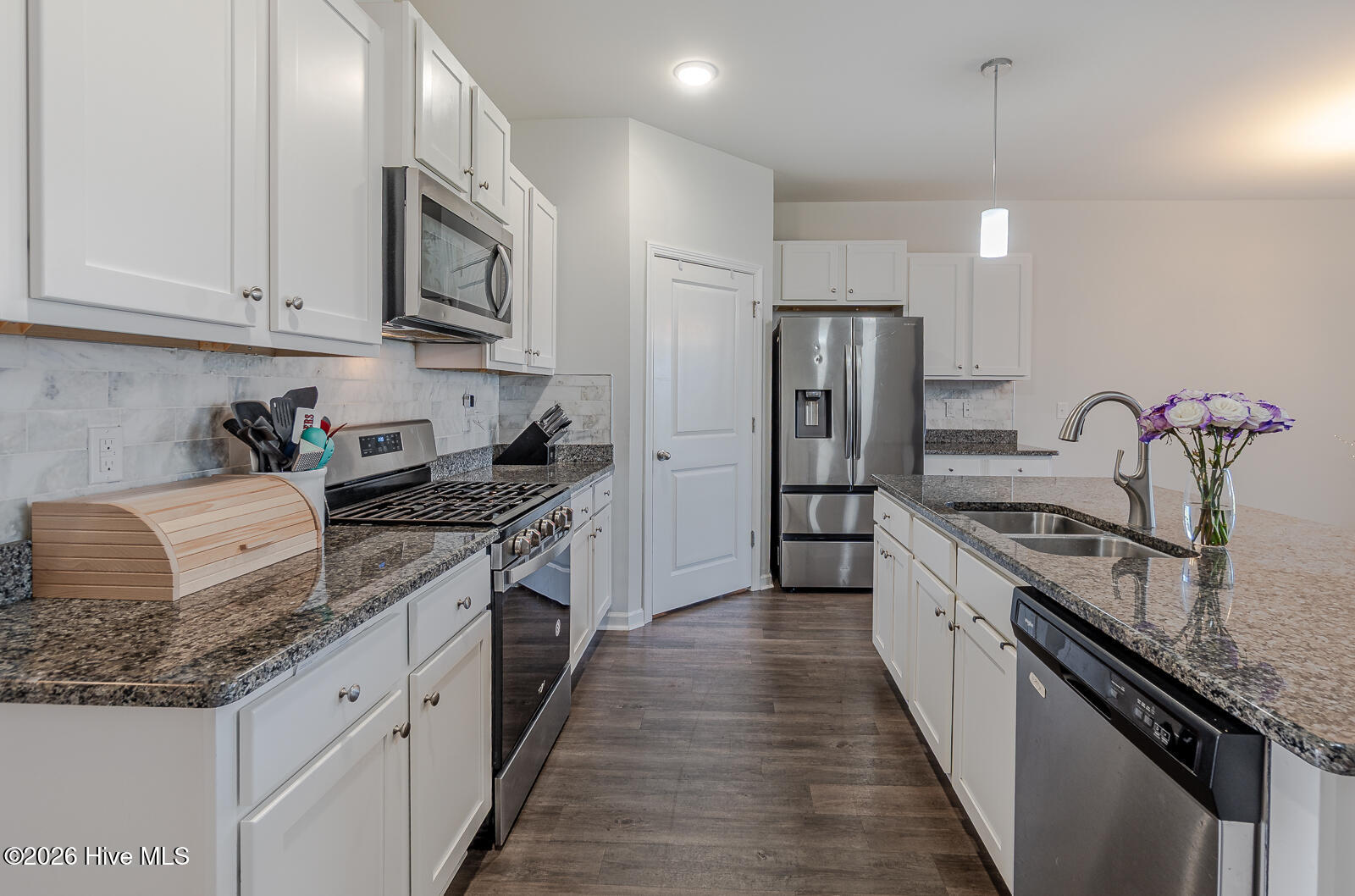 100564968 | Photo 17