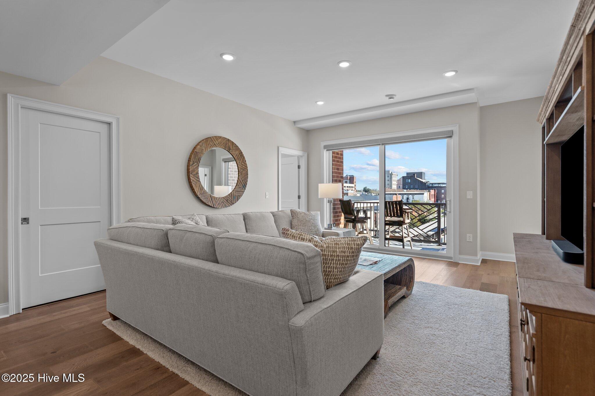 100529175 | Photo 10