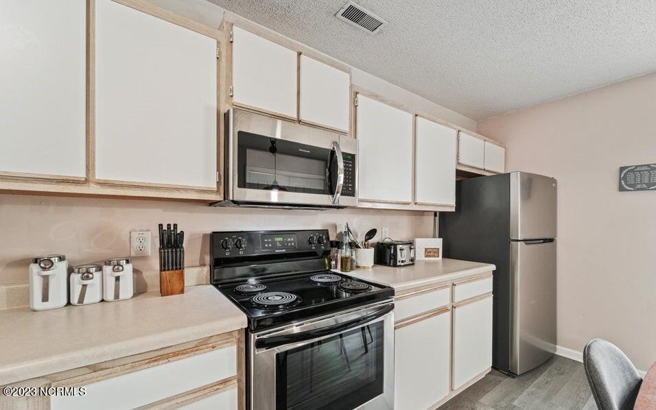 100556825 | Photo 17