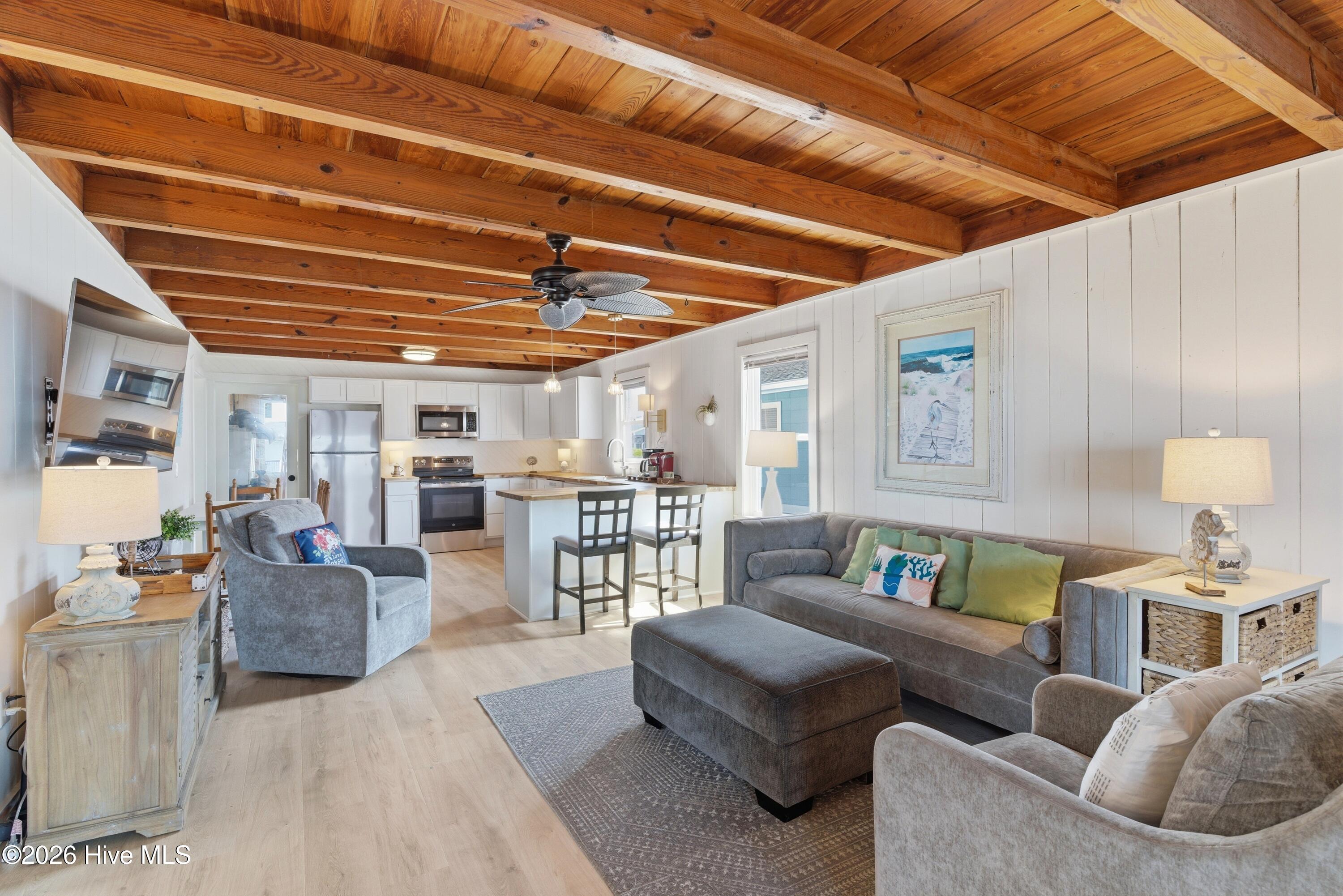 100570347 | Photo 14