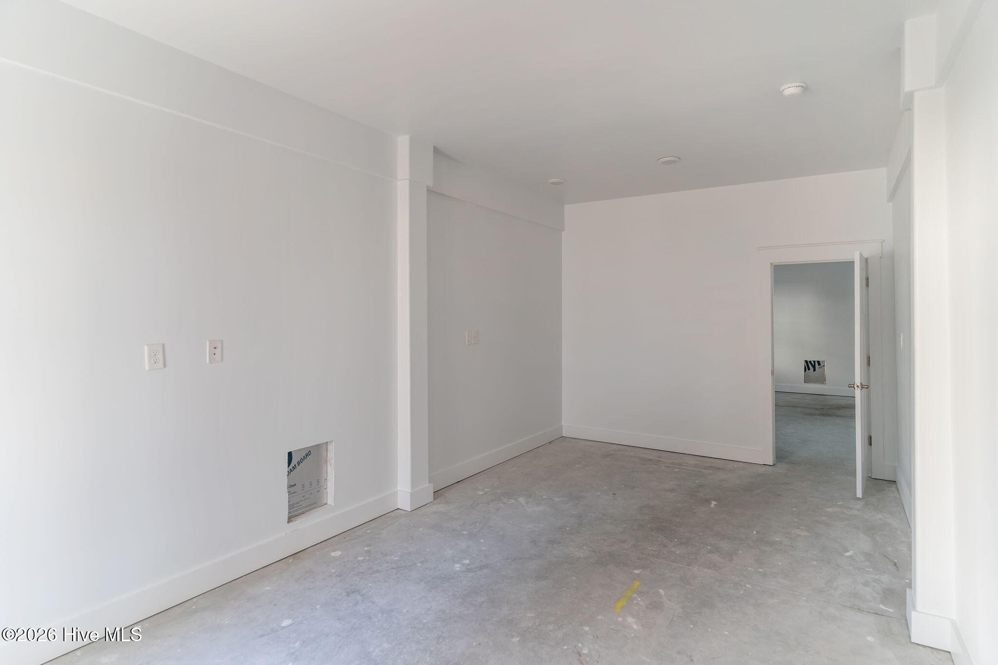 100561647 | Photo 52