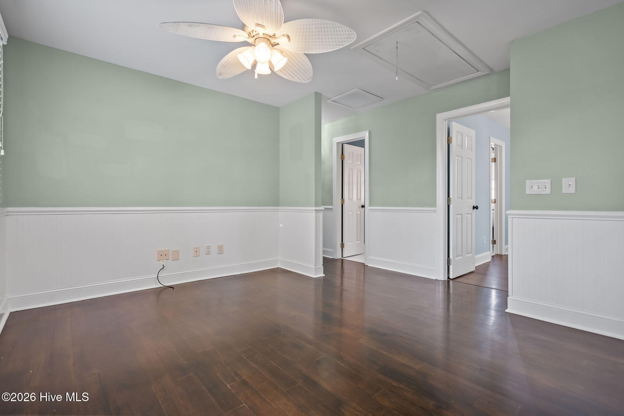 100565239 | Photo 43