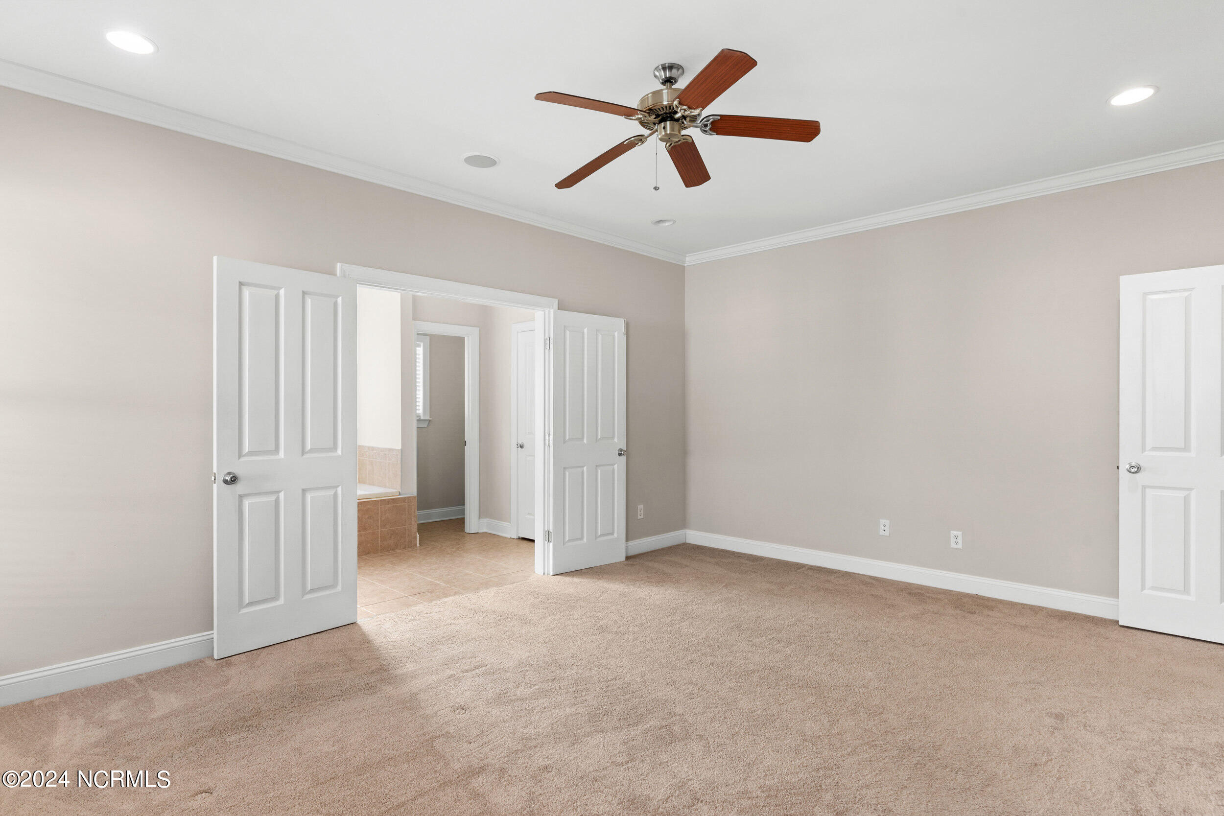 100564899 | Photo 14