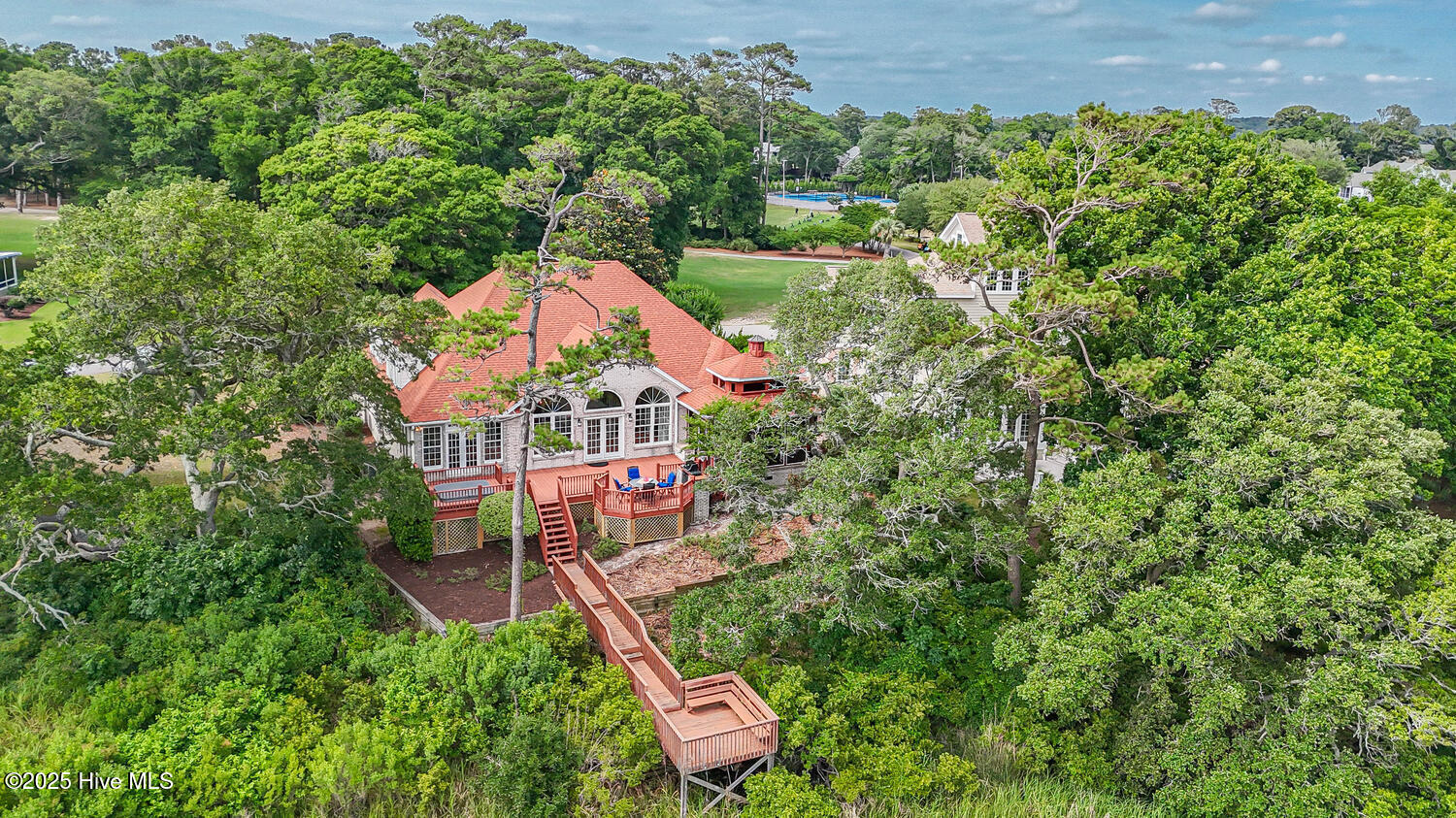 100510807 | Photo 58