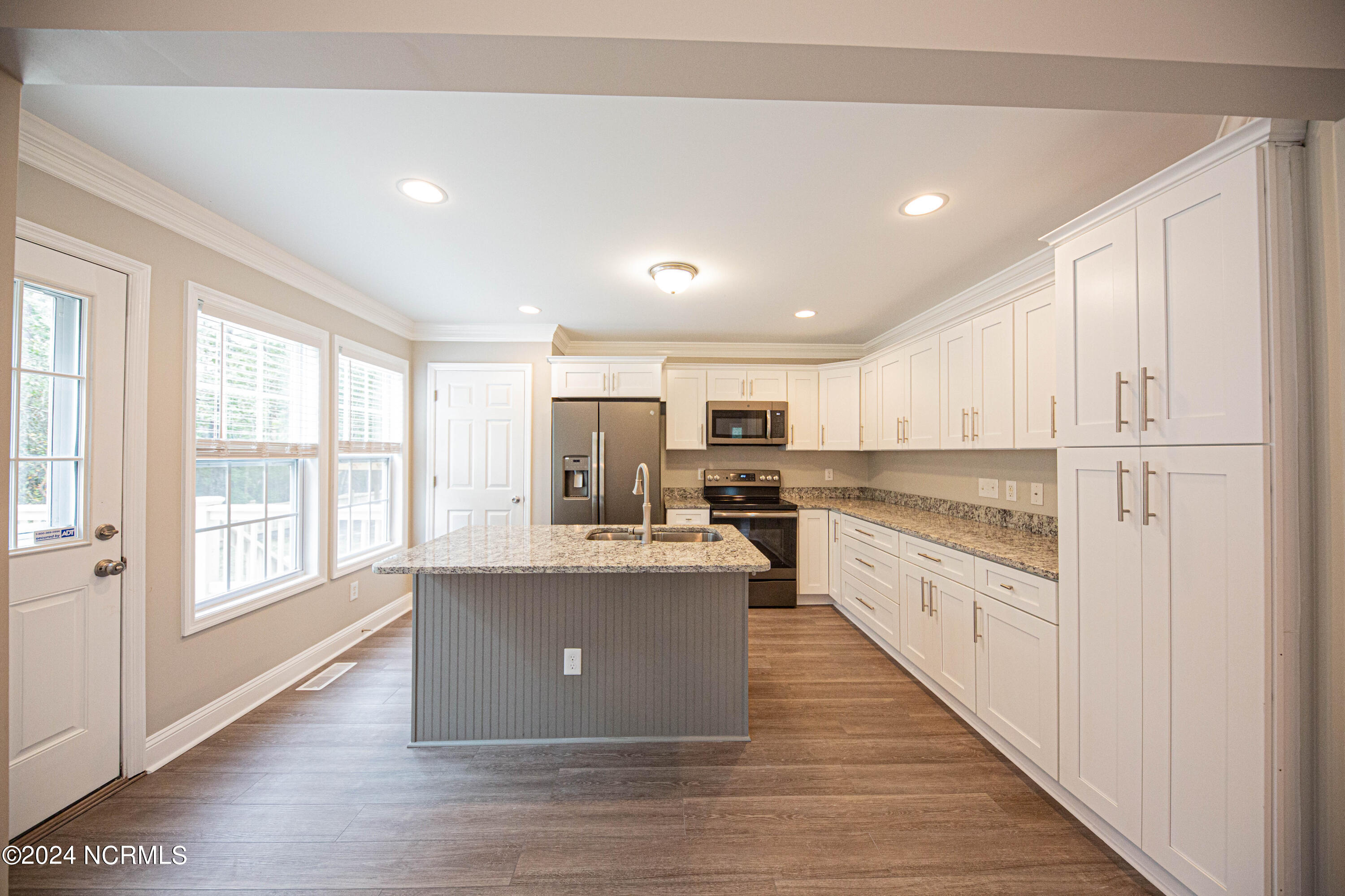 100566053 | Photo 17