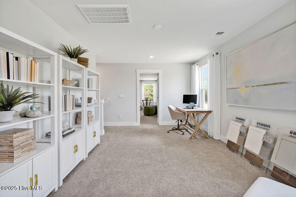 100568155 | Photo 25