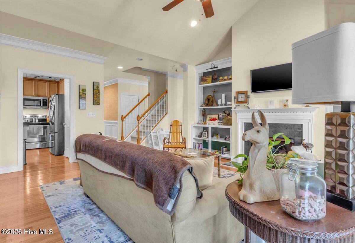 100548229 | Photo 31