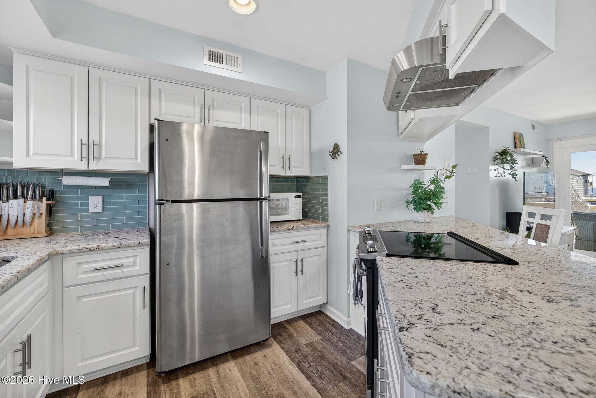 100554864 | Photo 15