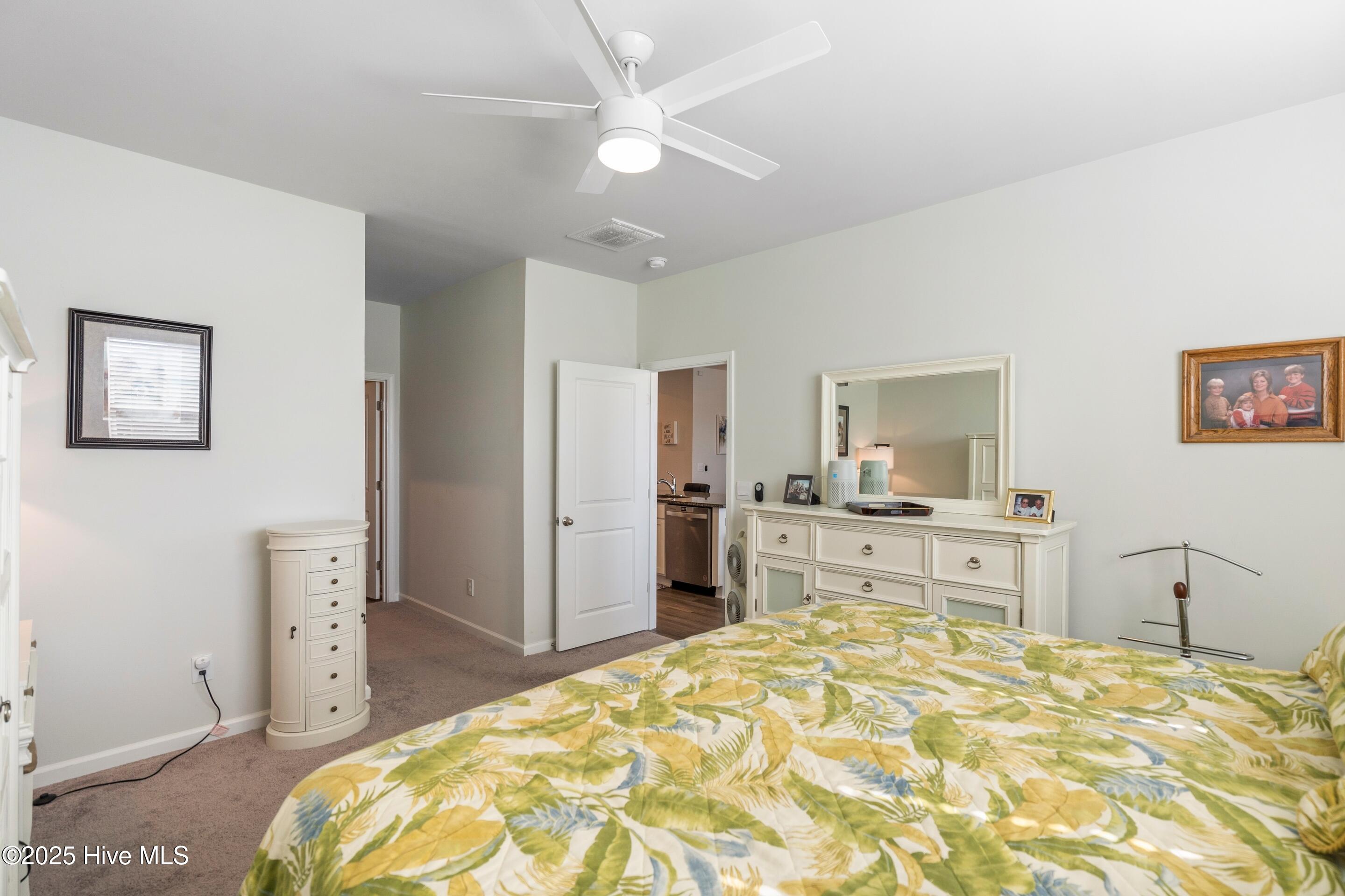 100531826 | Photo 36