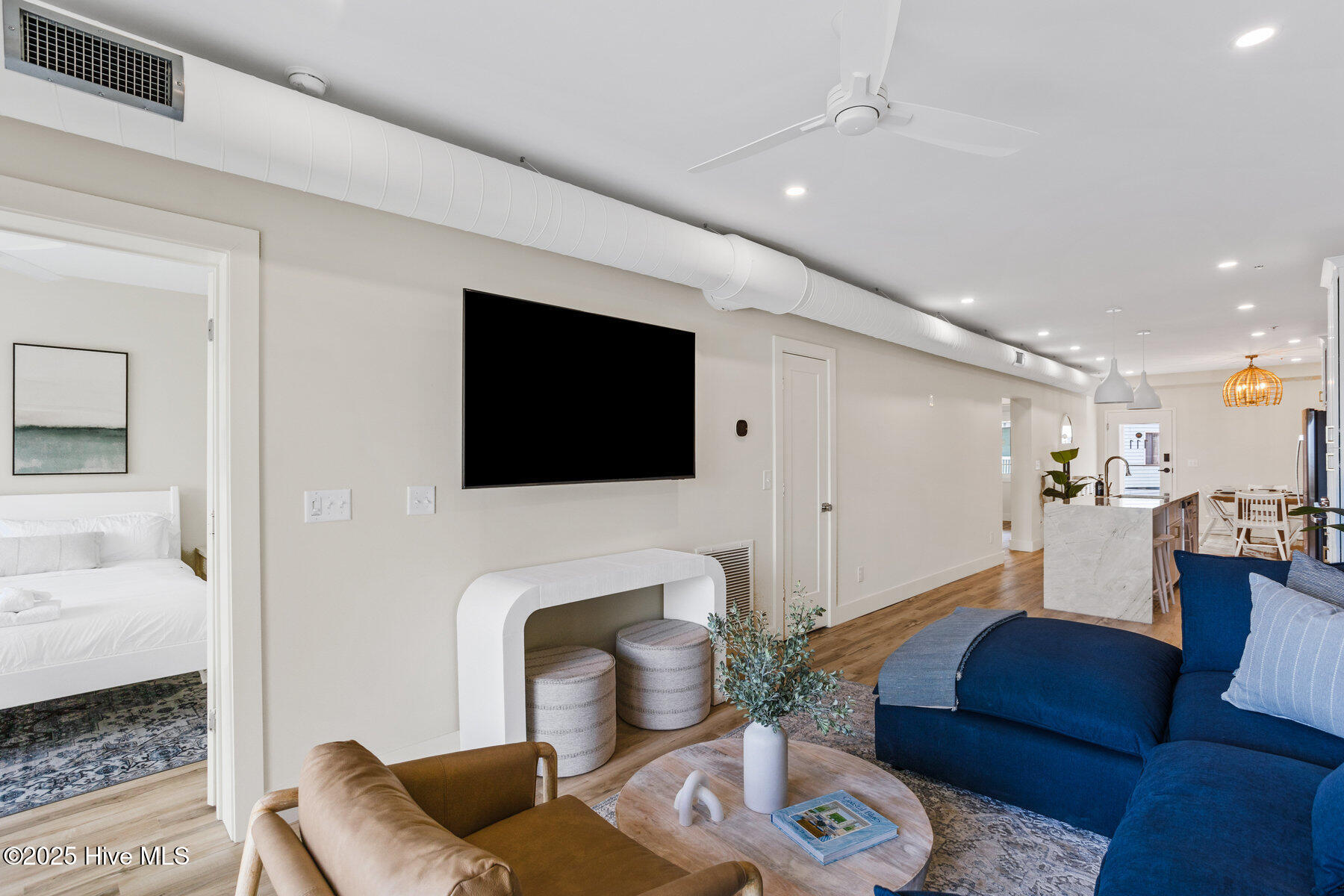 100523205 | Photo 15