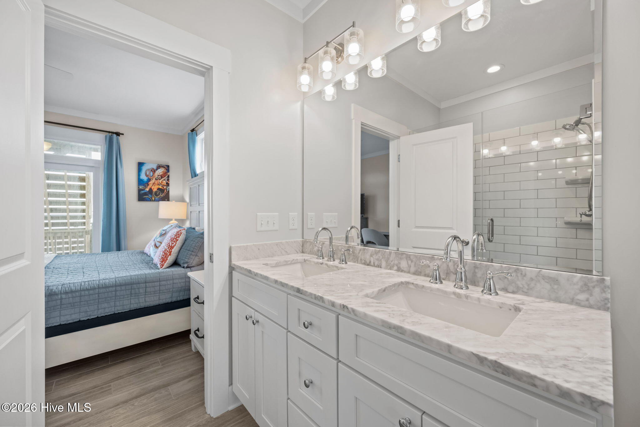 100555174 | Photo 40