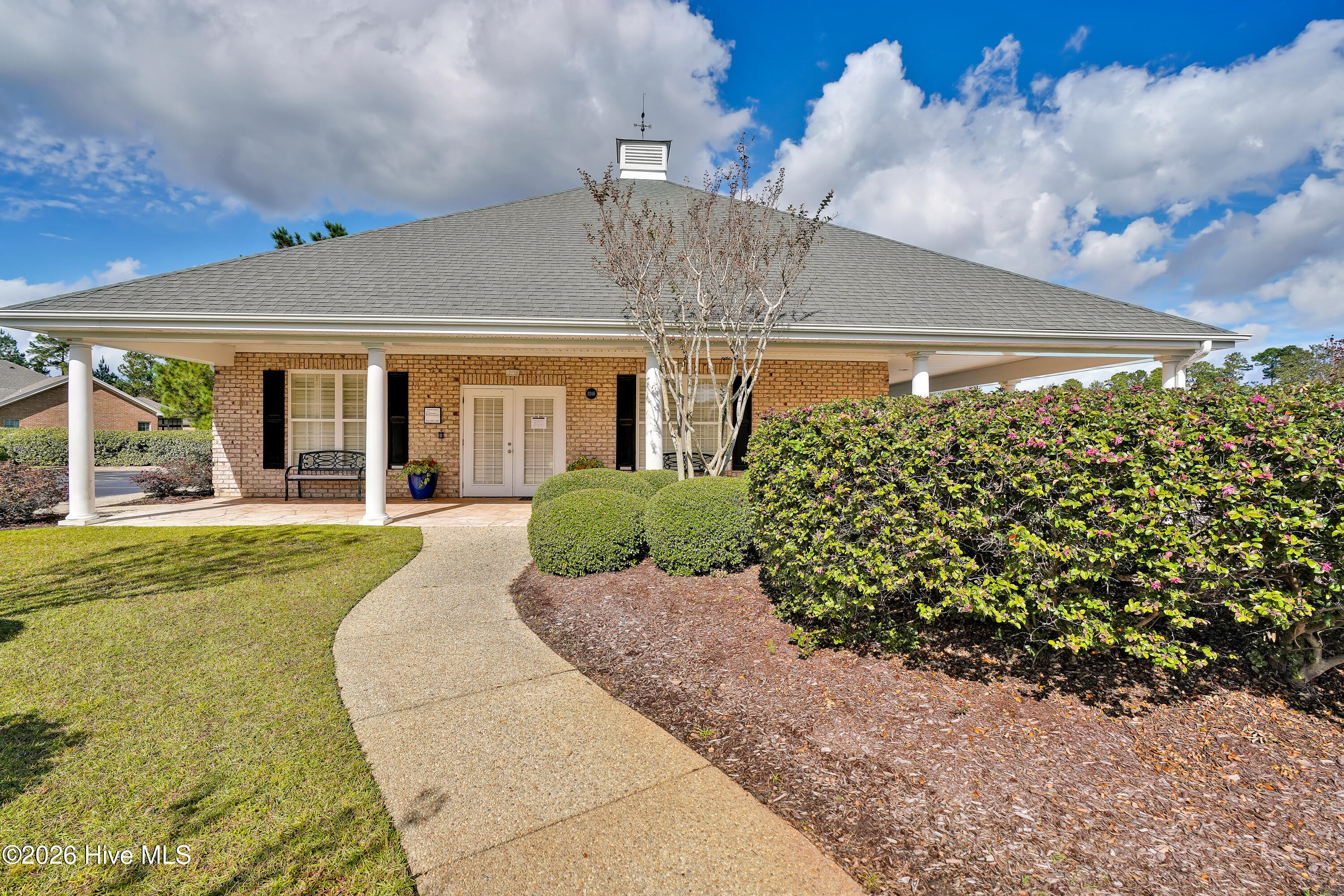 100561056 | Photo 34