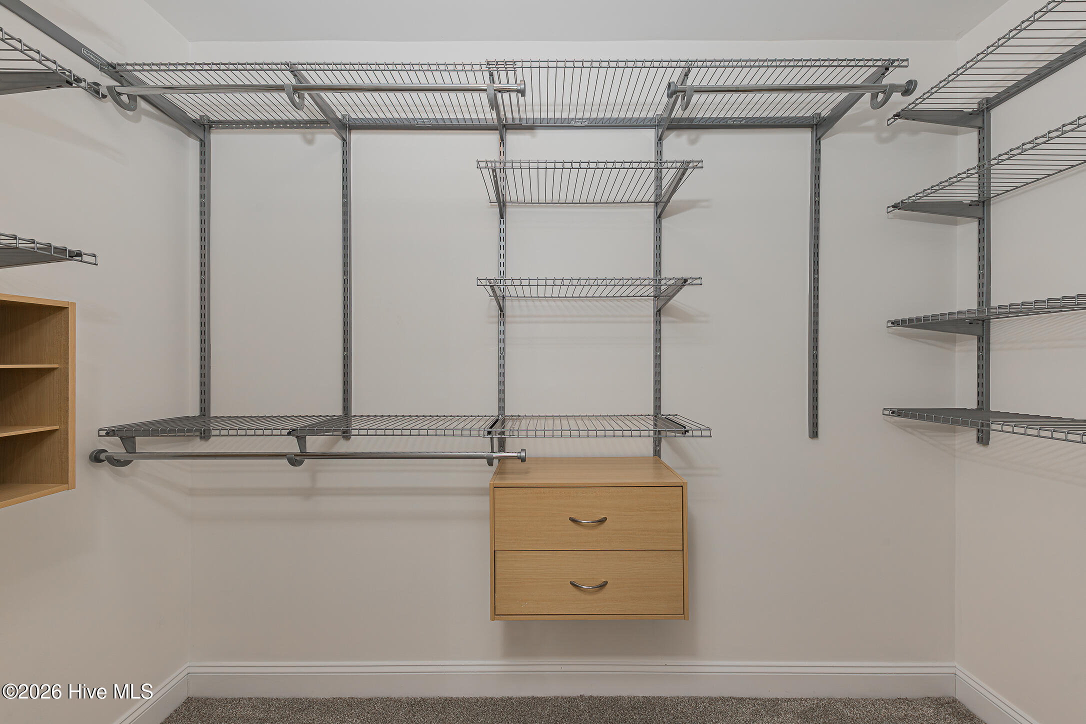 100566489 | Photo 38