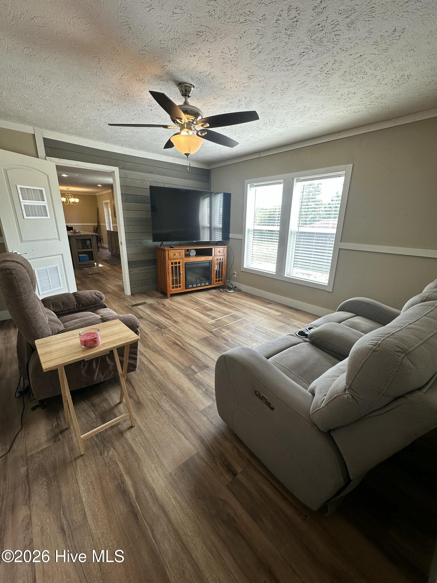 100570080 | Photo 23