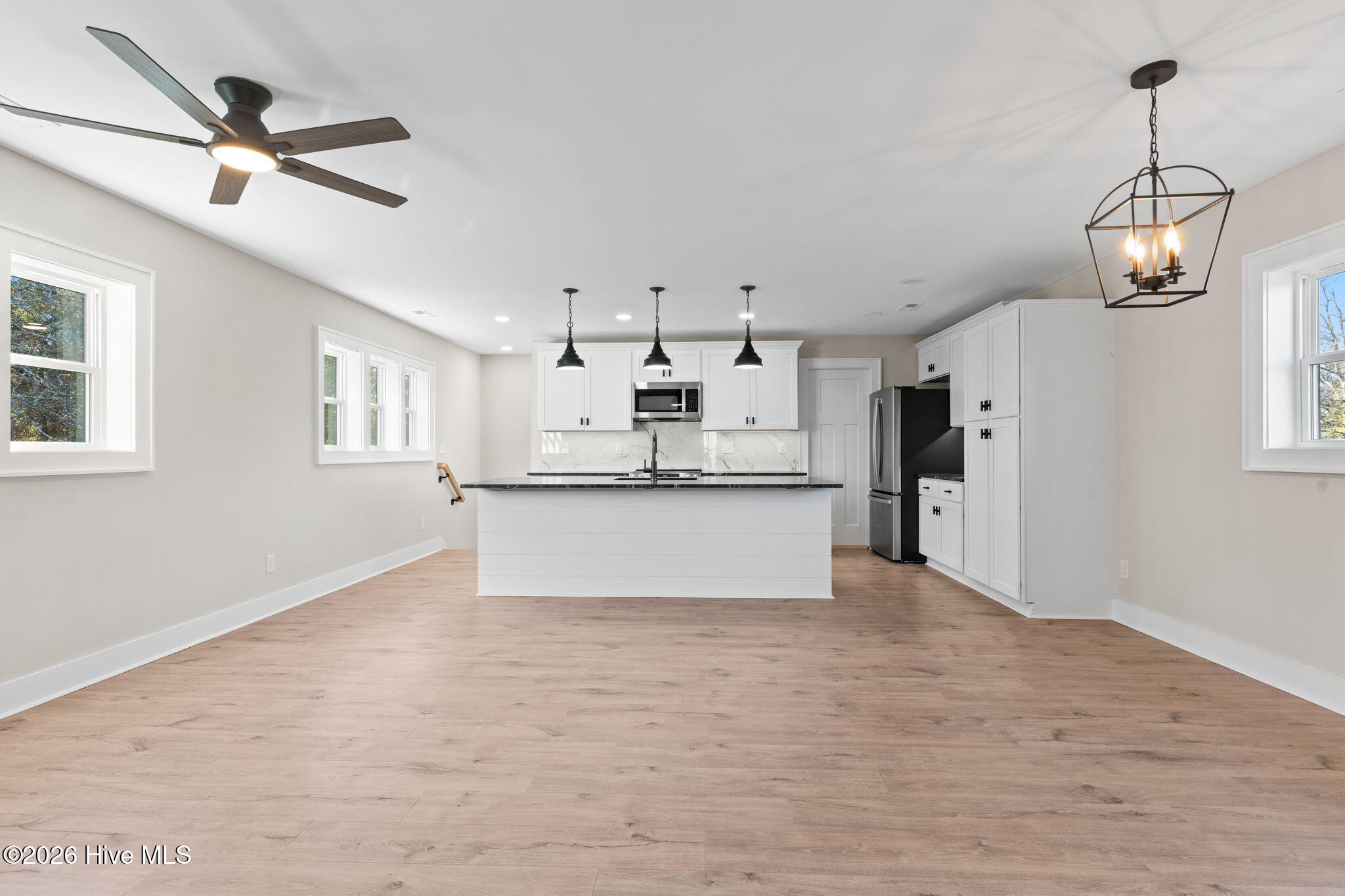 100553230 | Photo 10