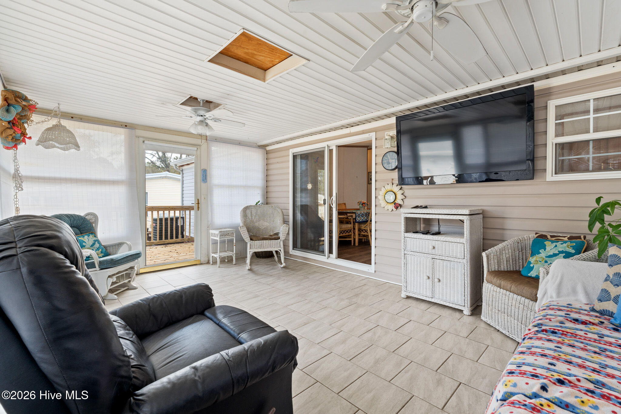 100564701 | Photo 33