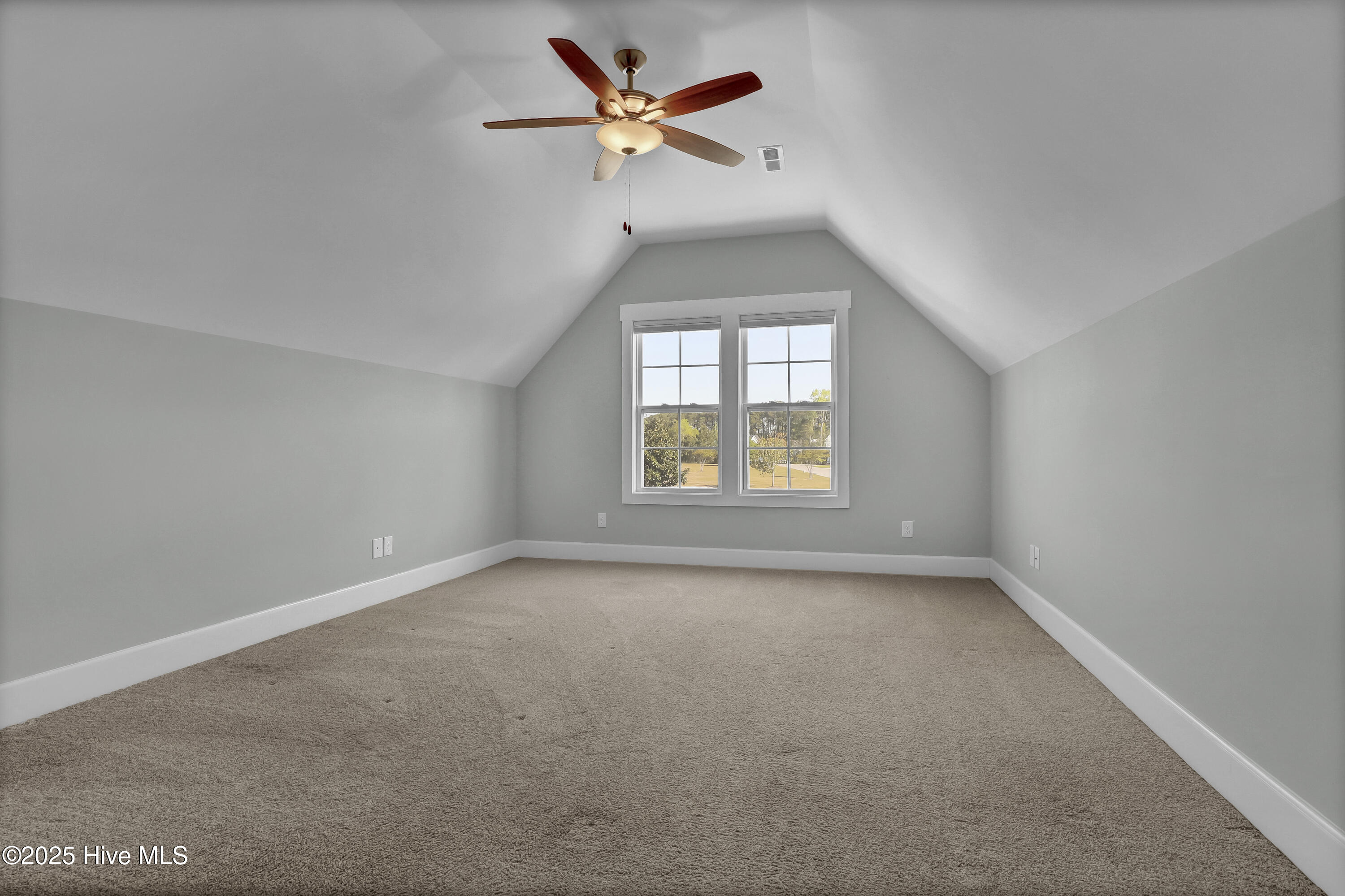 100565808 | Photo 23